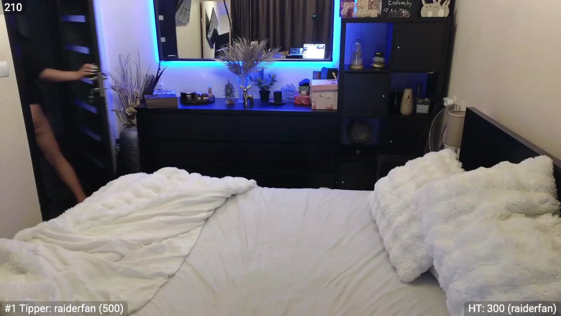 Gallery image thumbnail from EndlesssJoy's myfreecams stream on, 01/22/2024, 06:05 image 8 of 20