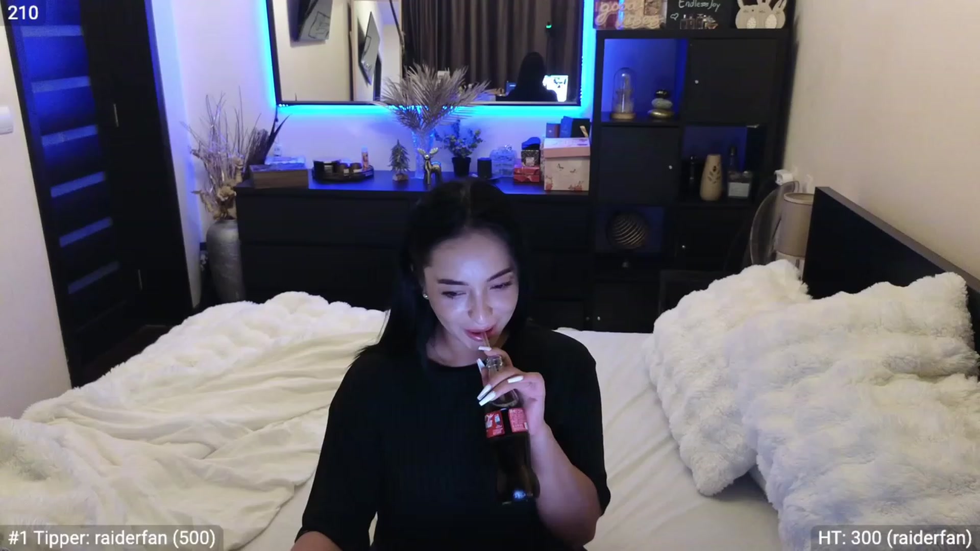 Gallery image thumbnail from EndlesssJoy's myfreecams stream on, 01/22/2024, 06:05 image 17 of 20