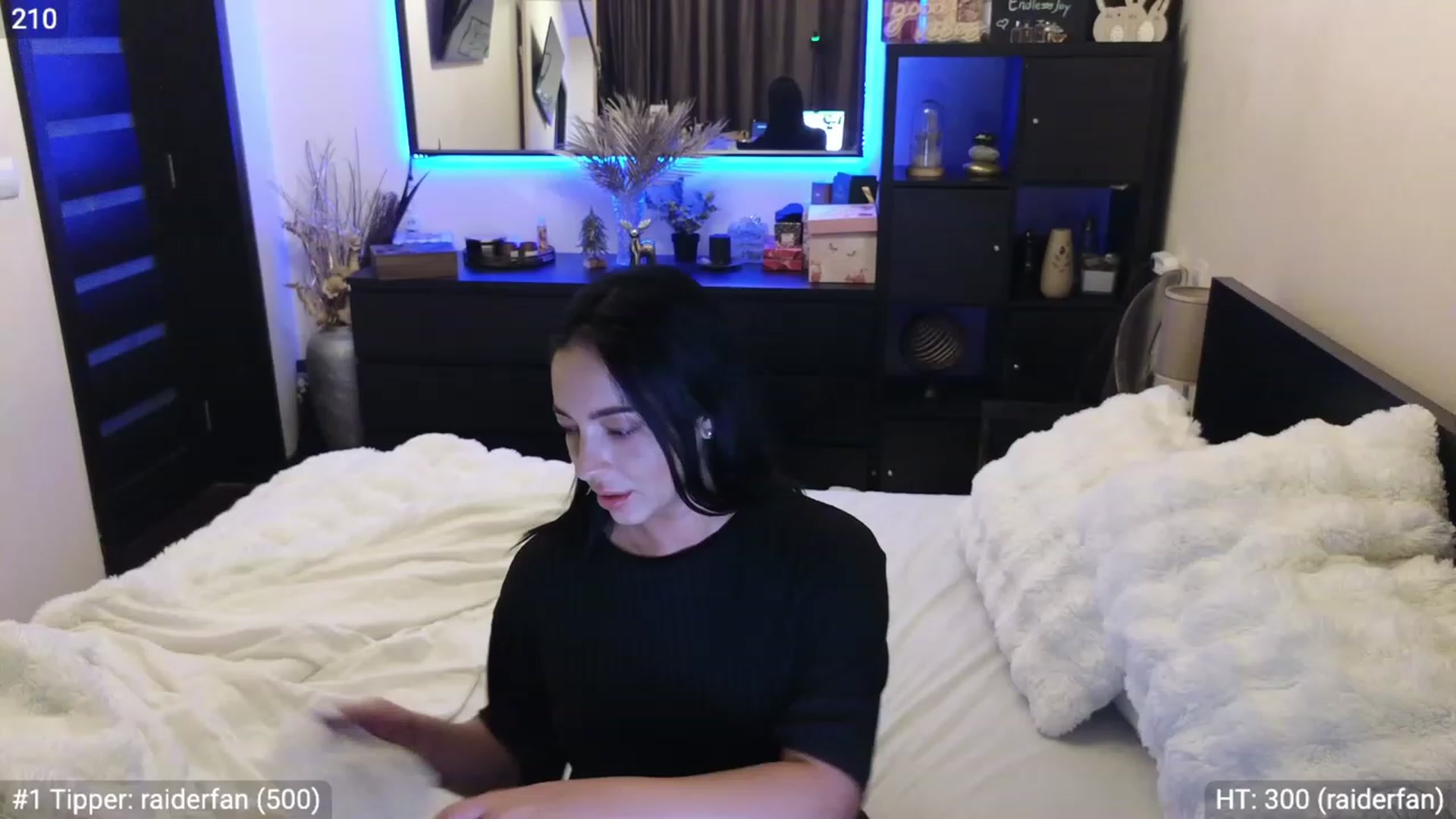 Gallery image thumbnail from EndlesssJoy's myfreecams stream on, 01/22/2024, 06:05 image 18 of 20