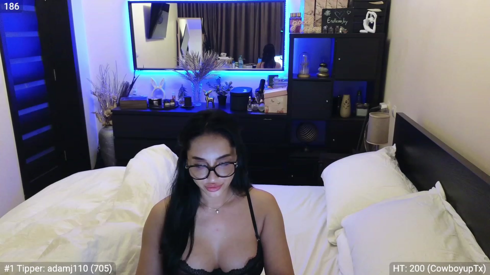 Gallery image thumbnail from EndlesssJoy's myfreecams stream on, 02/26/2024, 03:21 image 5 of 20