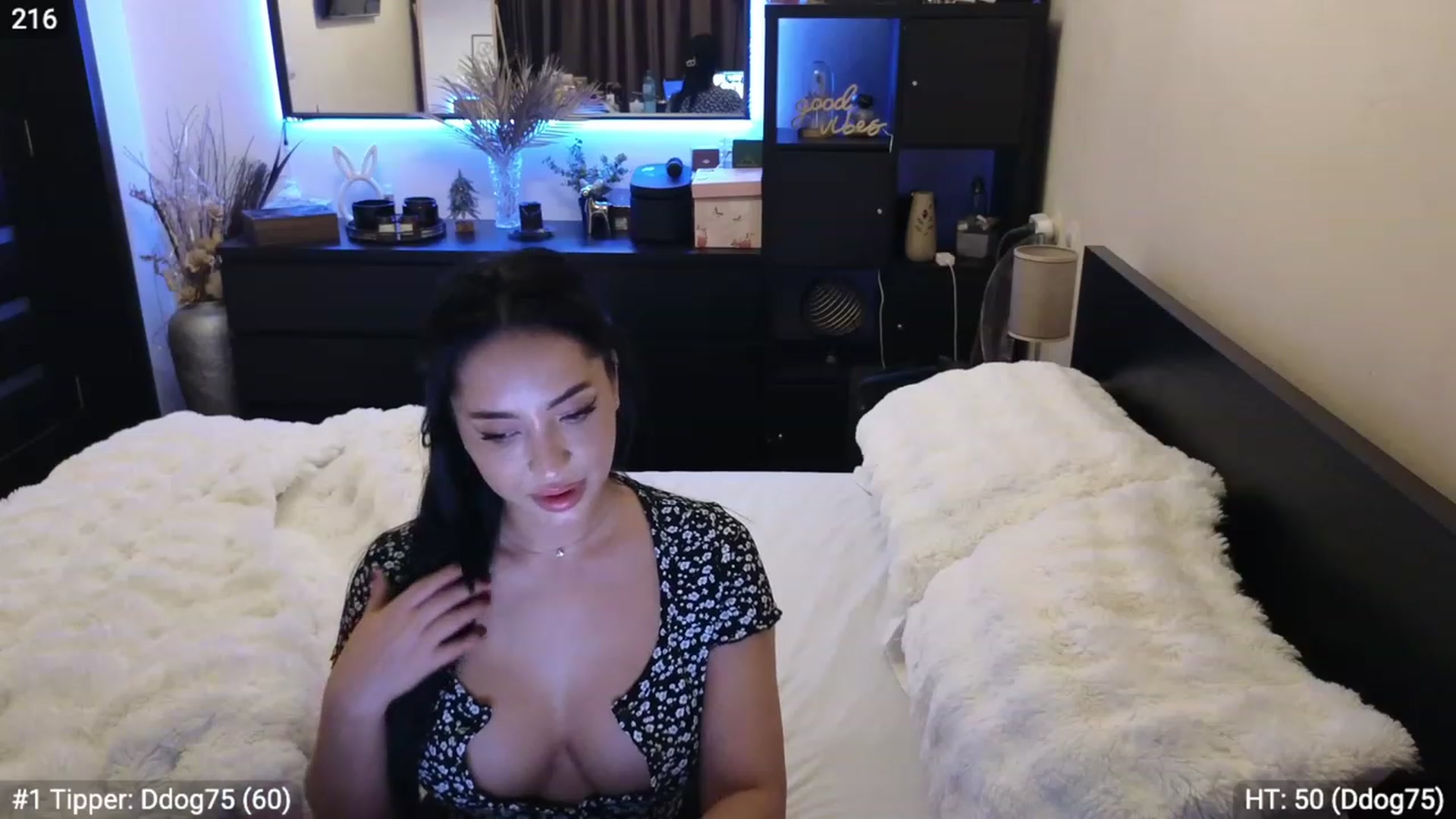 Gallery image thumbnail from EndlesssJoy's myfreecams stream on, 03/14/2024, 02:52 image 2 of 20