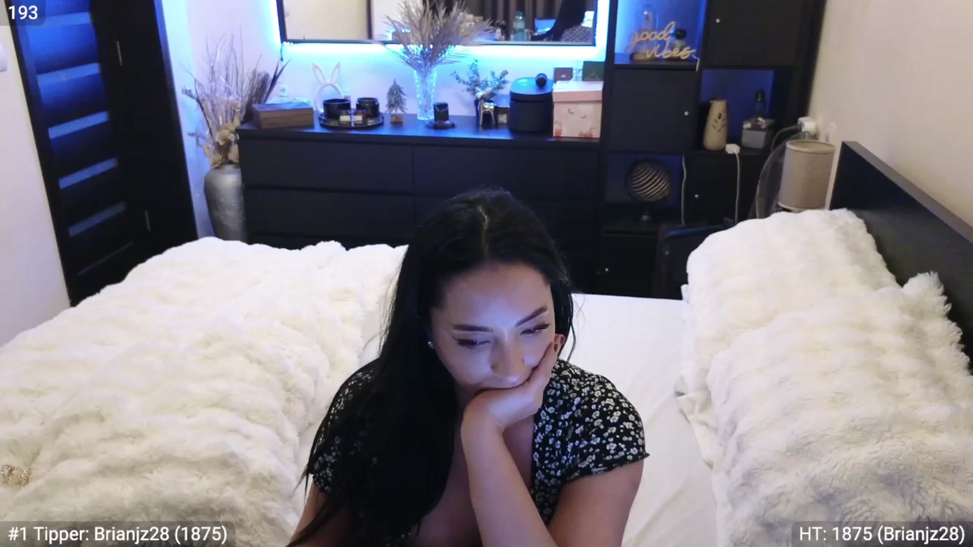 Gallery image thumbnail from EndlesssJoy's myfreecams stream on, 03/14/2024, 05:24 image 12 of 20