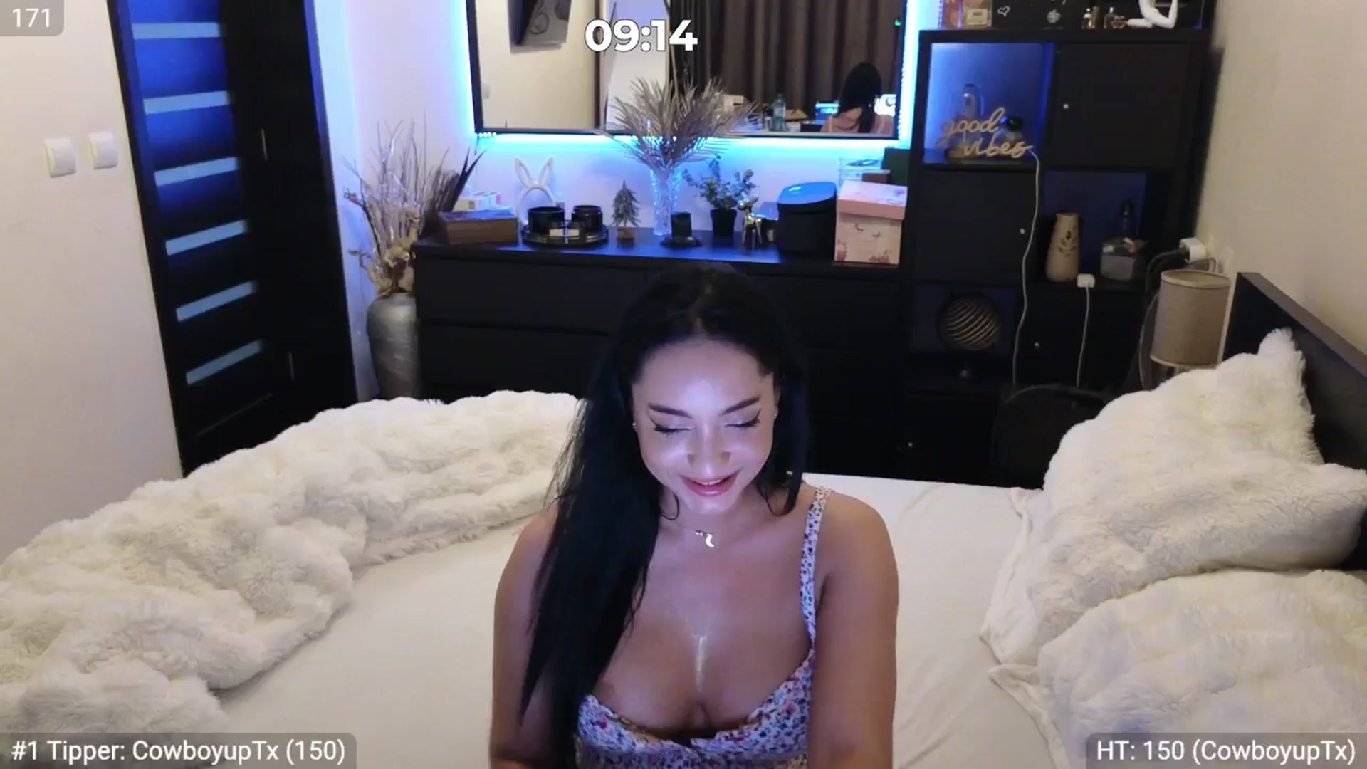 Gallery image thumbnail from EndlesssJoy's myfreecams stream on, 03/16/2024, 09:13 image 2 of 20