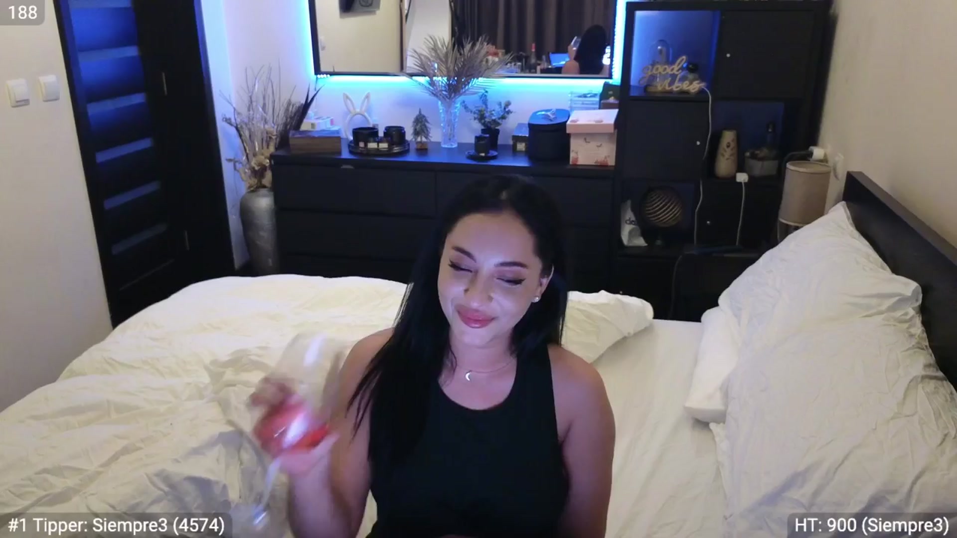 Gallery image thumbnail from EndlesssJoy's myfreecams stream on, 03/22/2024, 02:46 image 14 of 20