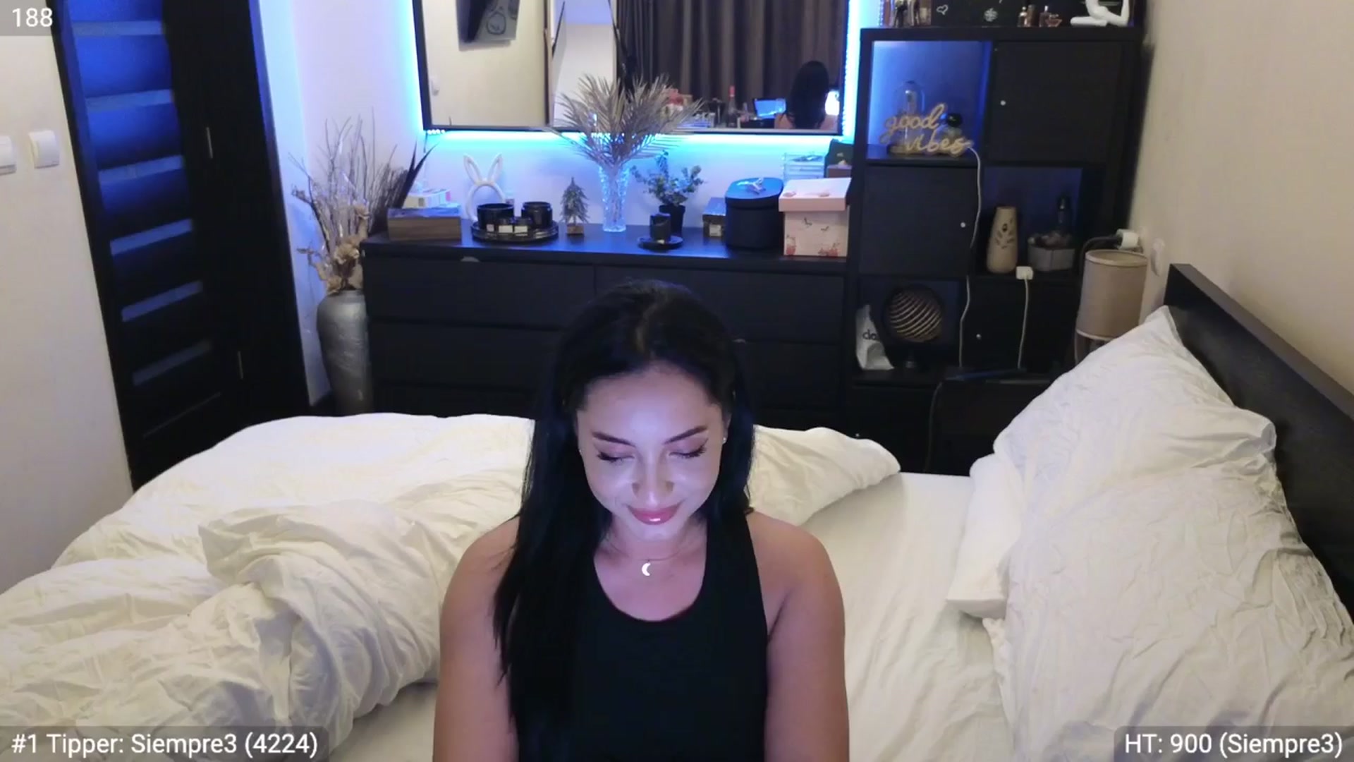 Gallery image thumbnail from EndlesssJoy's myfreecams stream on, 03/22/2024, 02:46 image 12 of 20