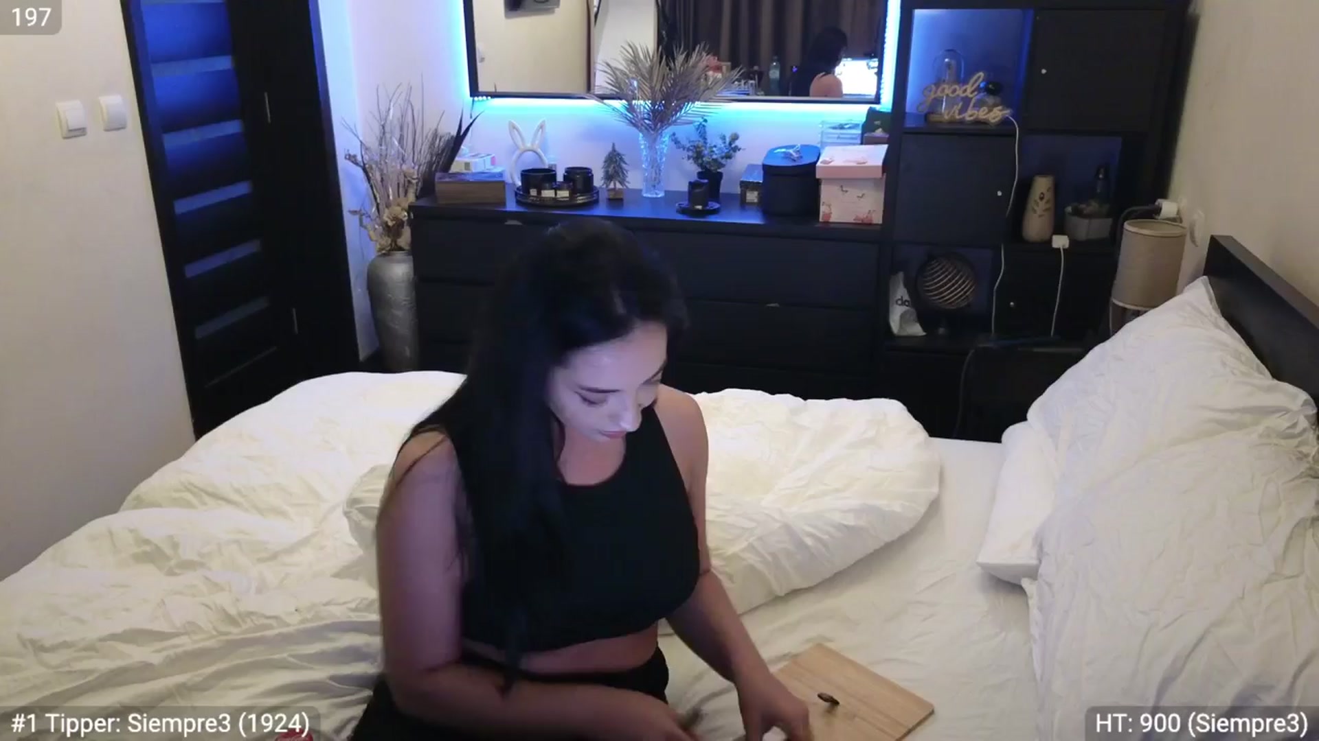 Gallery image thumbnail from EndlesssJoy's myfreecams stream on, 03/22/2024, 02:46 image 2 of 20