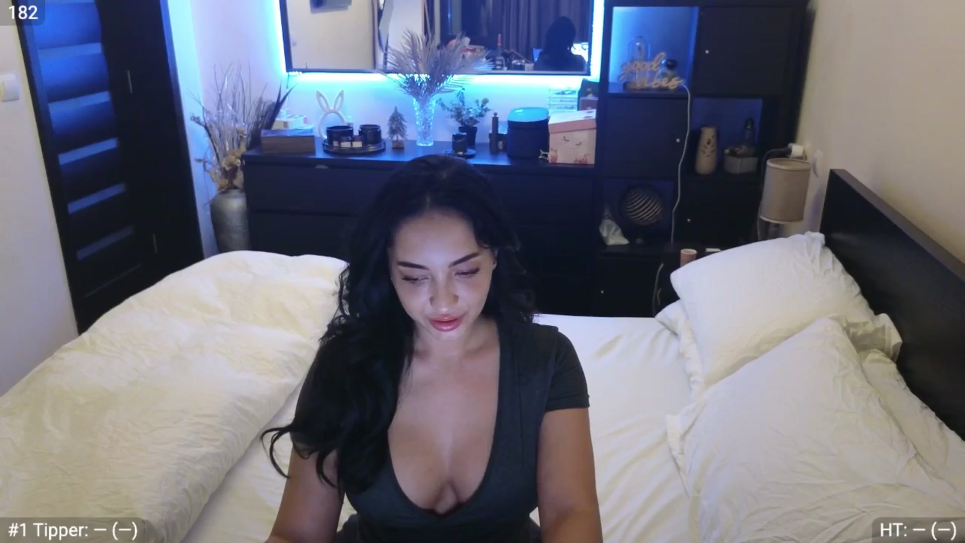 Gallery image thumbnail from EndlesssJoy's myfreecams stream on, 03/24/2024, 02:51 image 3 of 20