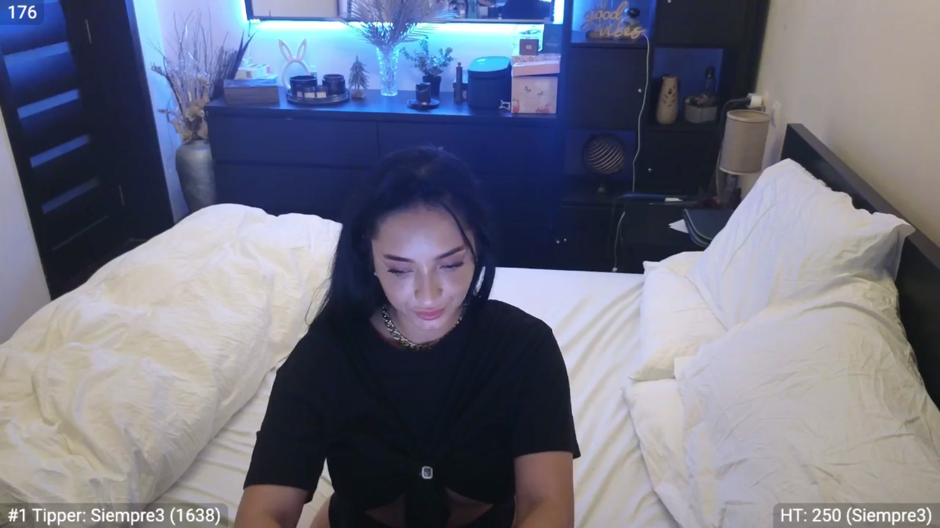 Gallery image thumbnail from EndlesssJoy's myfreecams stream on, 03/25/2024, 05:30 image 18 of 20