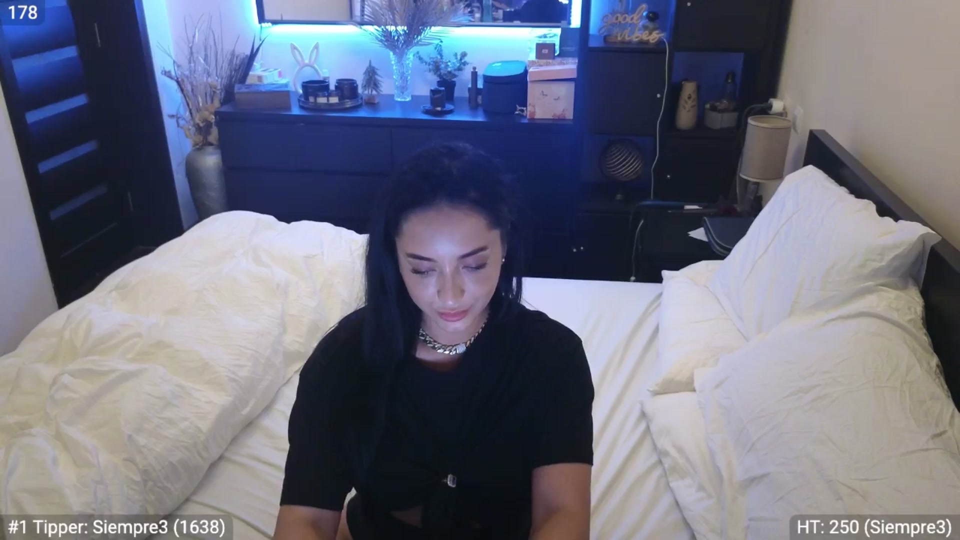 Gallery image thumbnail from EndlesssJoy's myfreecams stream on, 03/25/2024, 05:30 image 14 of 20