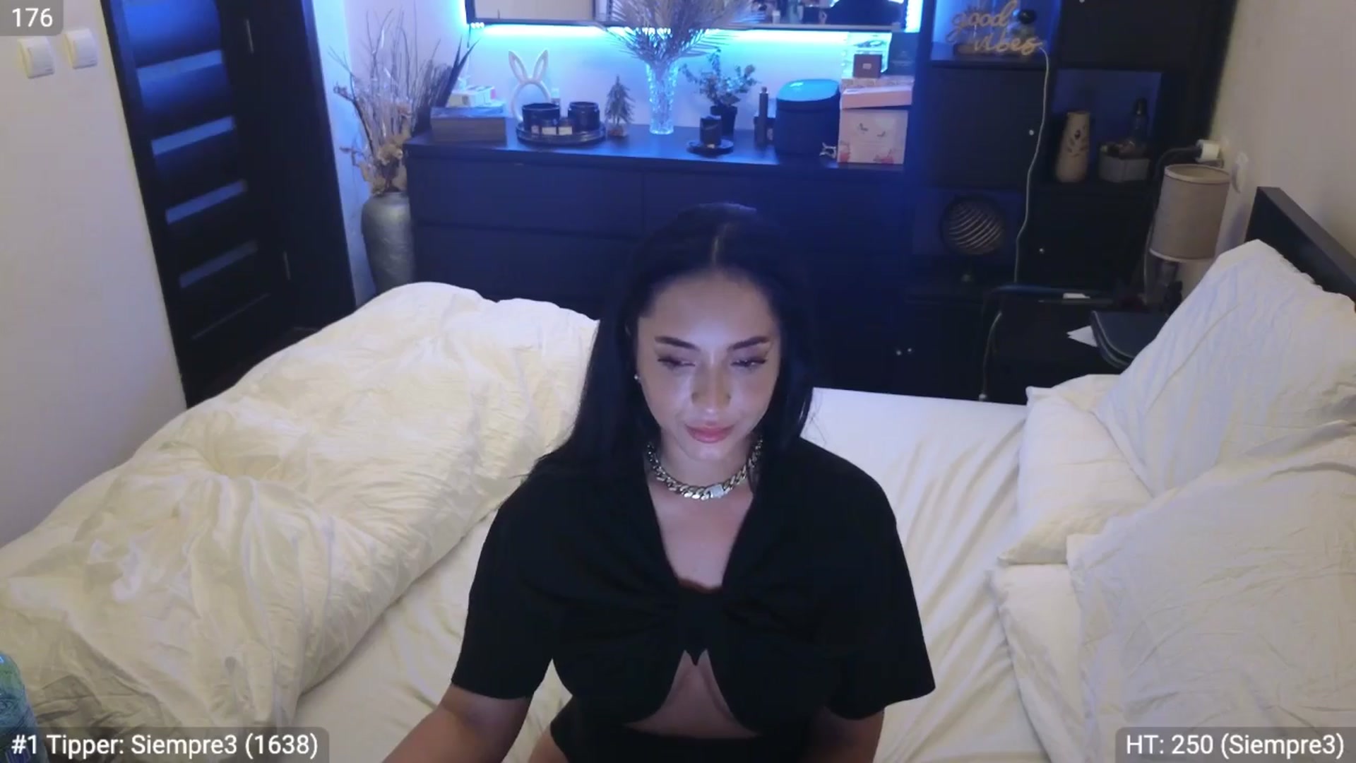 Gallery image thumbnail from EndlesssJoy's myfreecams stream on, 03/25/2024, 06:00 image 17 of 20