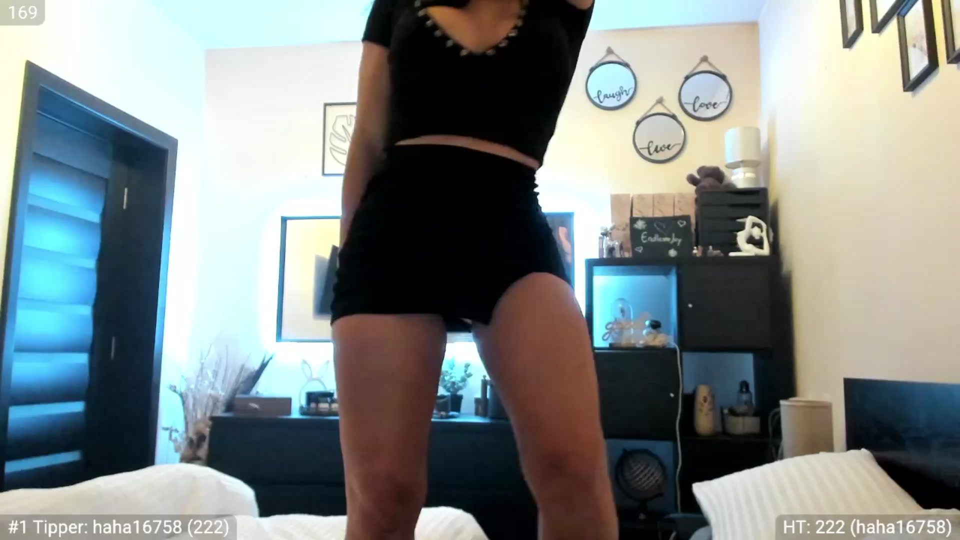 Gallery image thumbnail from EndlesssJoy's myfreecams stream on, 04/01/2024, 03:00 image 16 of 20