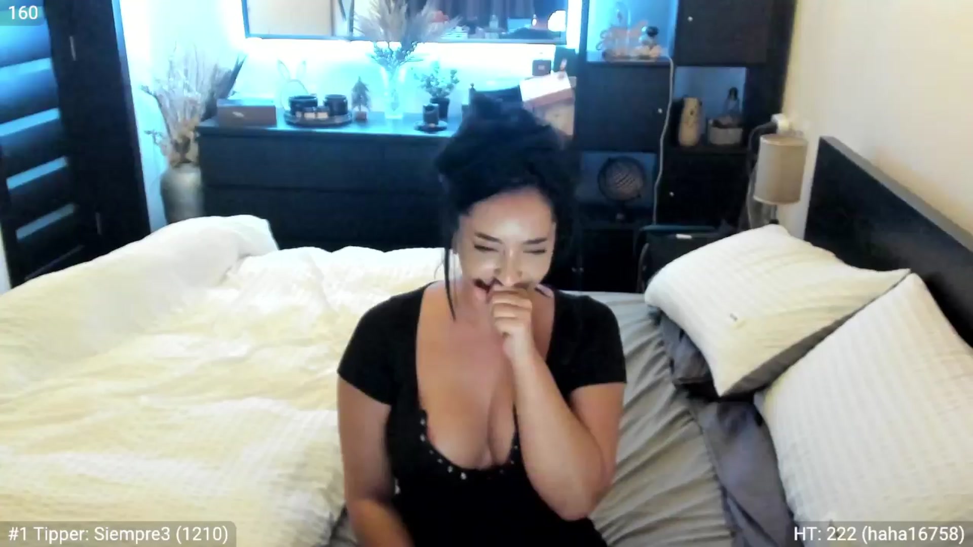 Gallery image thumbnail from EndlesssJoy's myfreecams stream on, 04/01/2024, 05:35 image 2 of 20