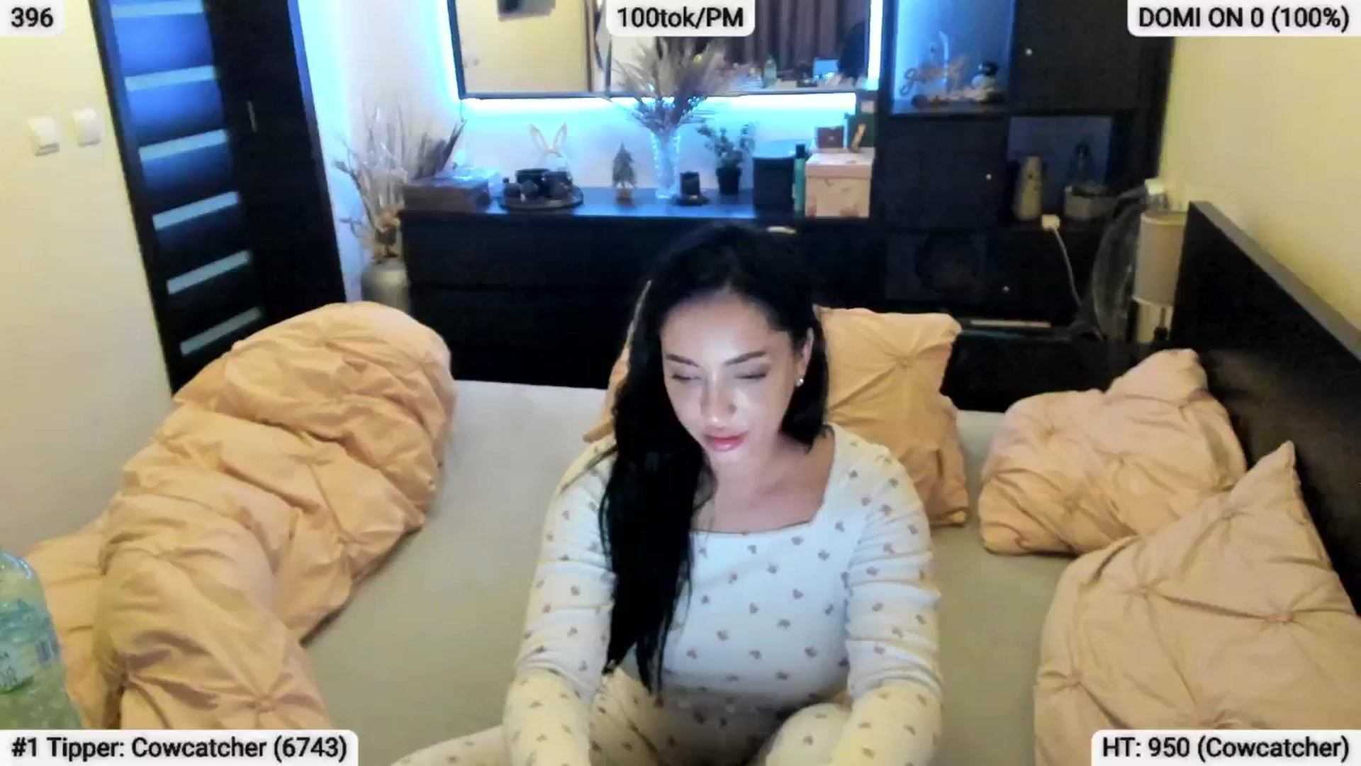 Gallery image thumbnail from EndlesssJoy's myfreecams stream on, 04/26/2024, 06:34 image 1 of 20