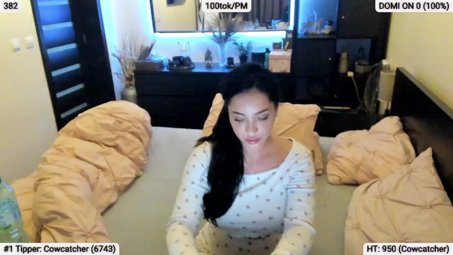 Gallery image thumbnail from EndlesssJoy's myfreecams stream on, 04/26/2024, 06:34 image 12 of 20