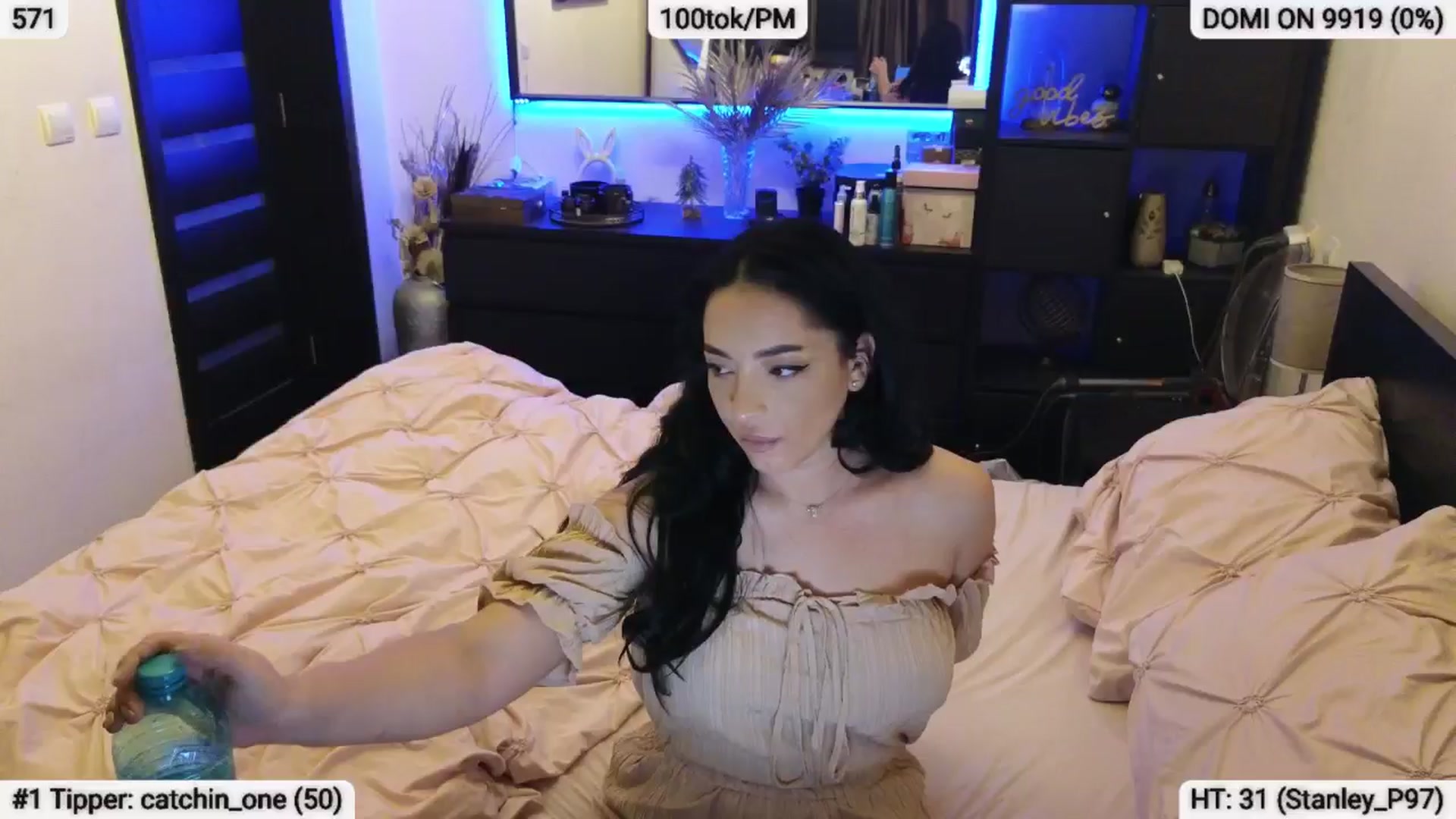 Gallery image thumbnail from EndlesssJoy's myfreecams stream on, 05/25/2024, 01:19 image 20 of 20