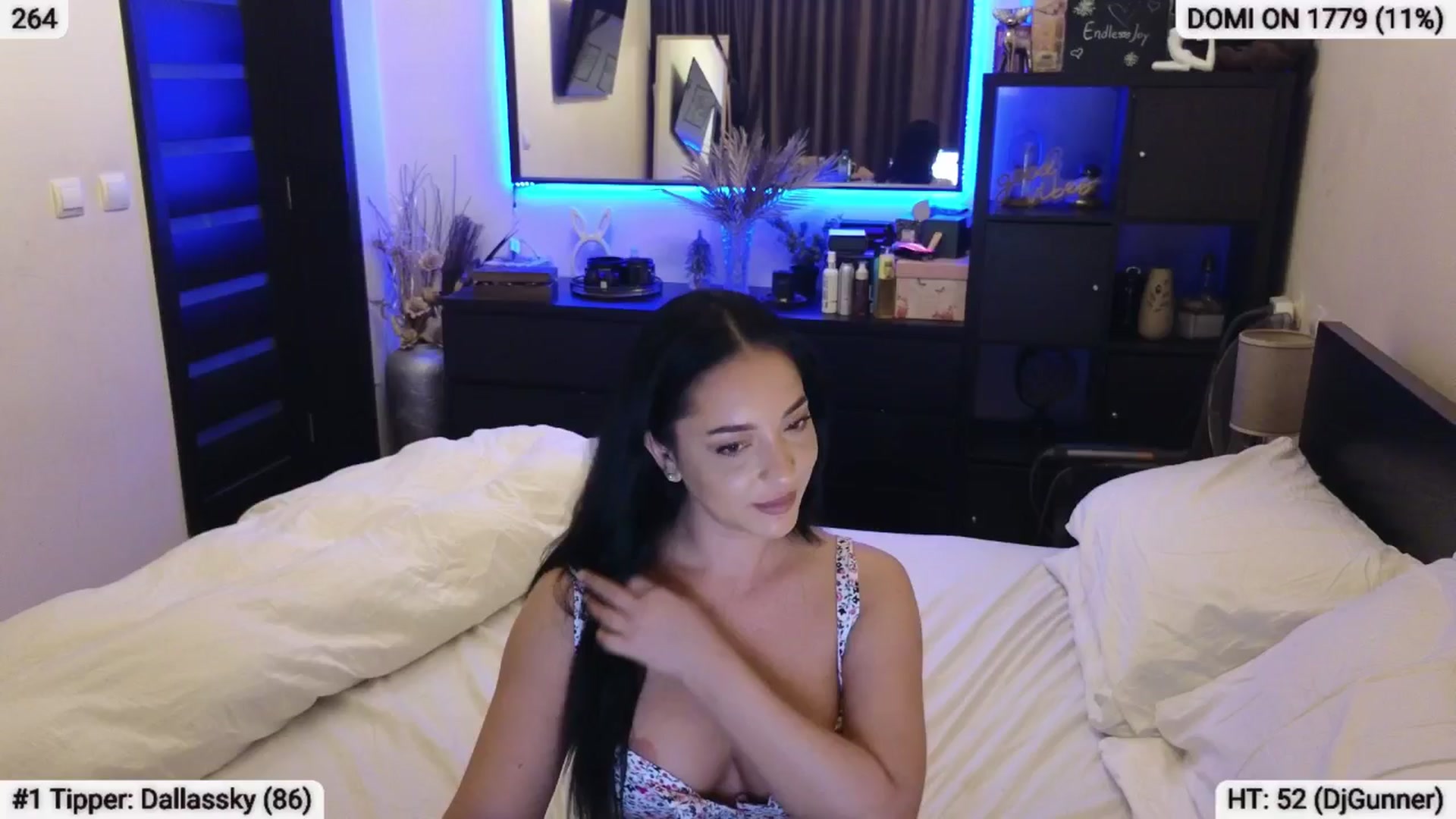 Gallery image thumbnail from EndlesssJoy's myfreecams stream on, 06/16/2024, 04:25 image 11 of 20