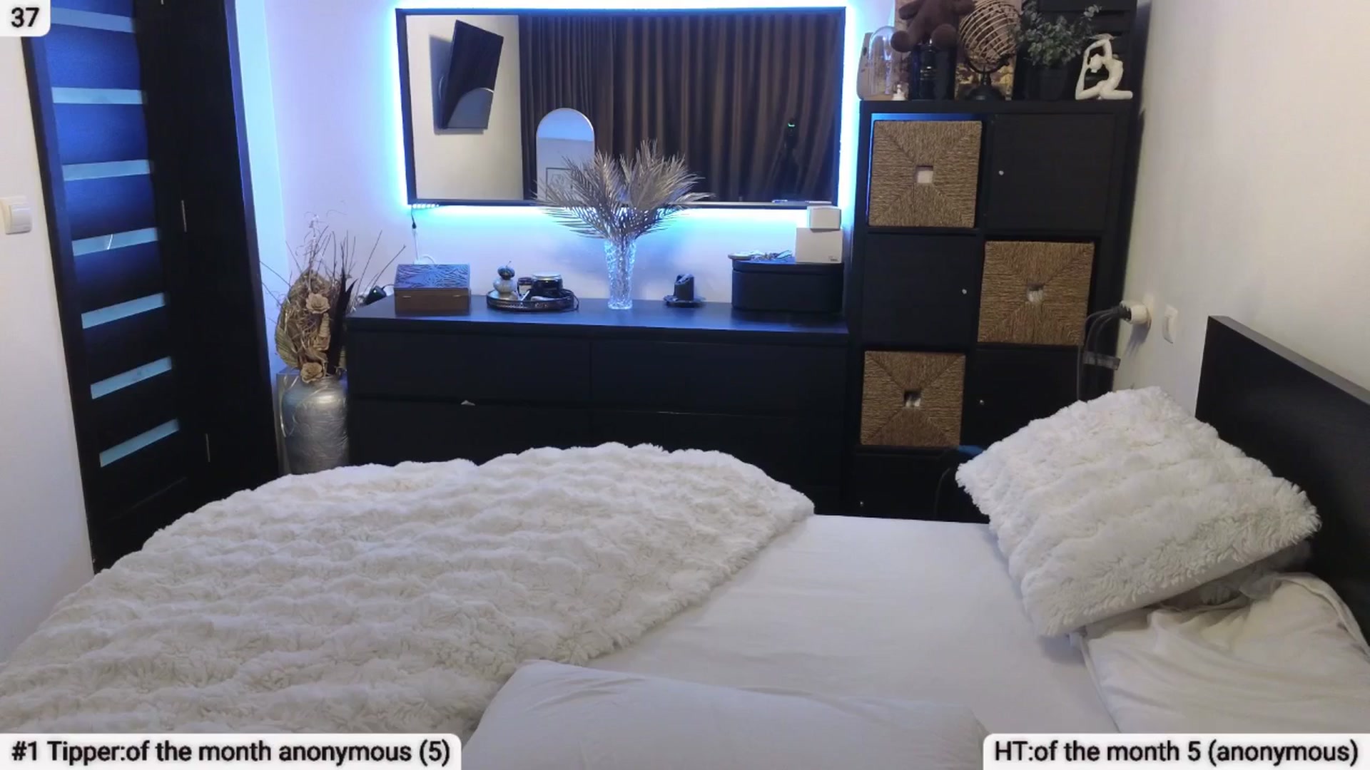 Gallery image thumbnail from EndlesssJoy's myfreecams stream on, 03/01/2025, 08:51 image 4 of 20