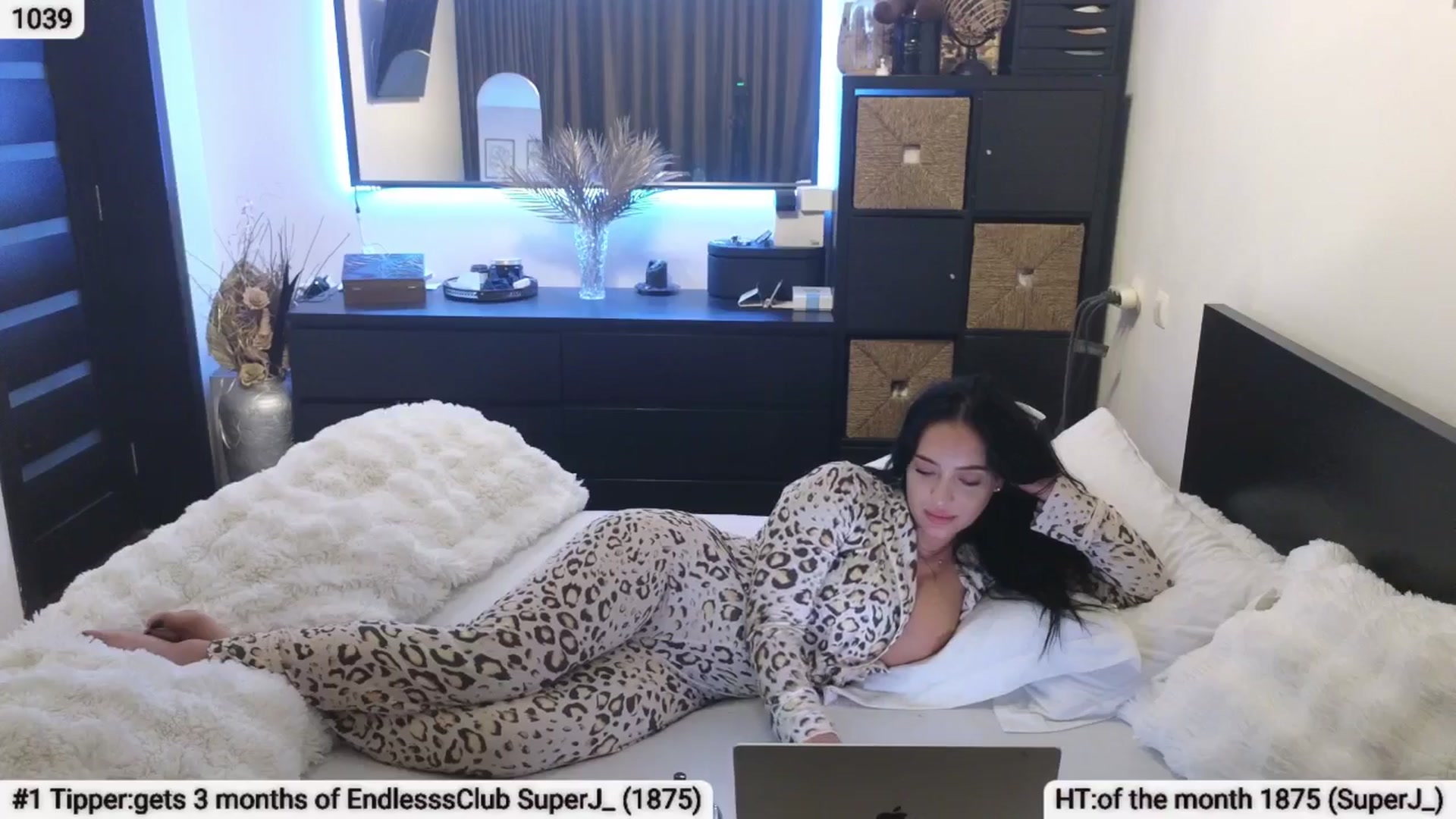 Gallery image thumbnail from EndlesssJoy's myfreecams stream on, 03/13/2025, 03:36 image 17 of 20