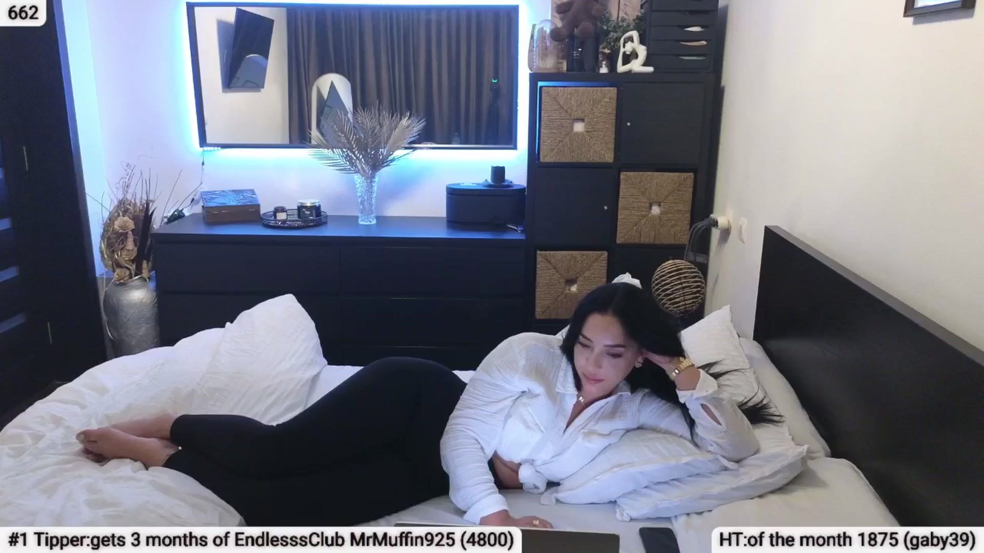Gallery image thumbnail from EndlesssJoy's myfreecams stream on, 04/25/2025, 02:40 image 13 of 20