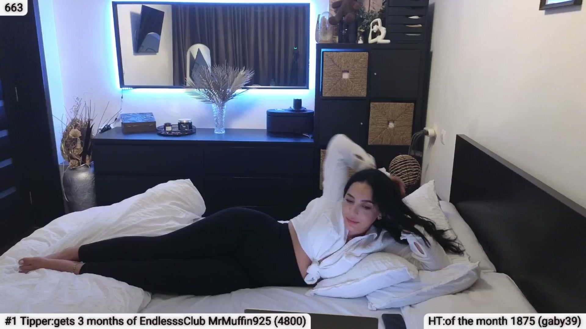 Gallery image thumbnail from EndlesssJoy's myfreecams stream on, 04/25/2025, 02:40 image 15 of 20