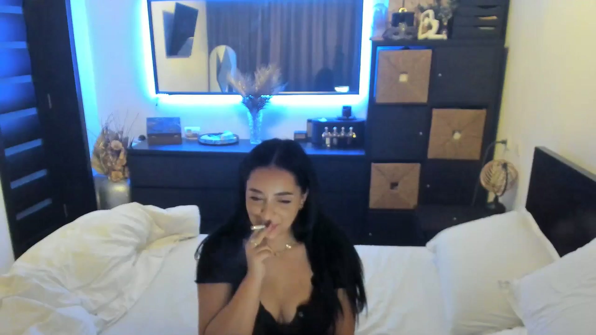Gallery image thumbnail from EndlesssJoy's myfreecams stream on, 10/11/2025, 07:37 image 13 of 20