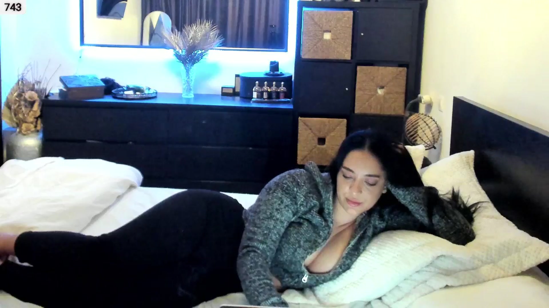 Gallery image thumbnail from EndlesssJoy's myfreecams stream on, 12/01/2025, 06:33 image 6 of 20