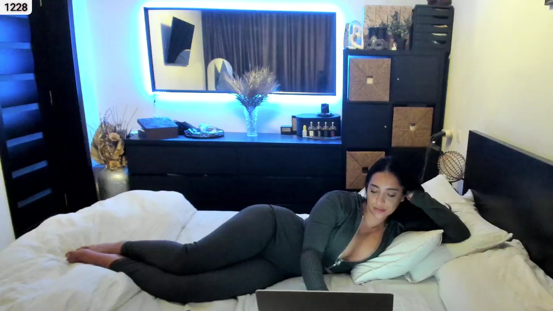 Gallery image thumbnail from EndlesssJoy's myfreecams stream on, 12/07/2025, 08:14 image 14 of 20