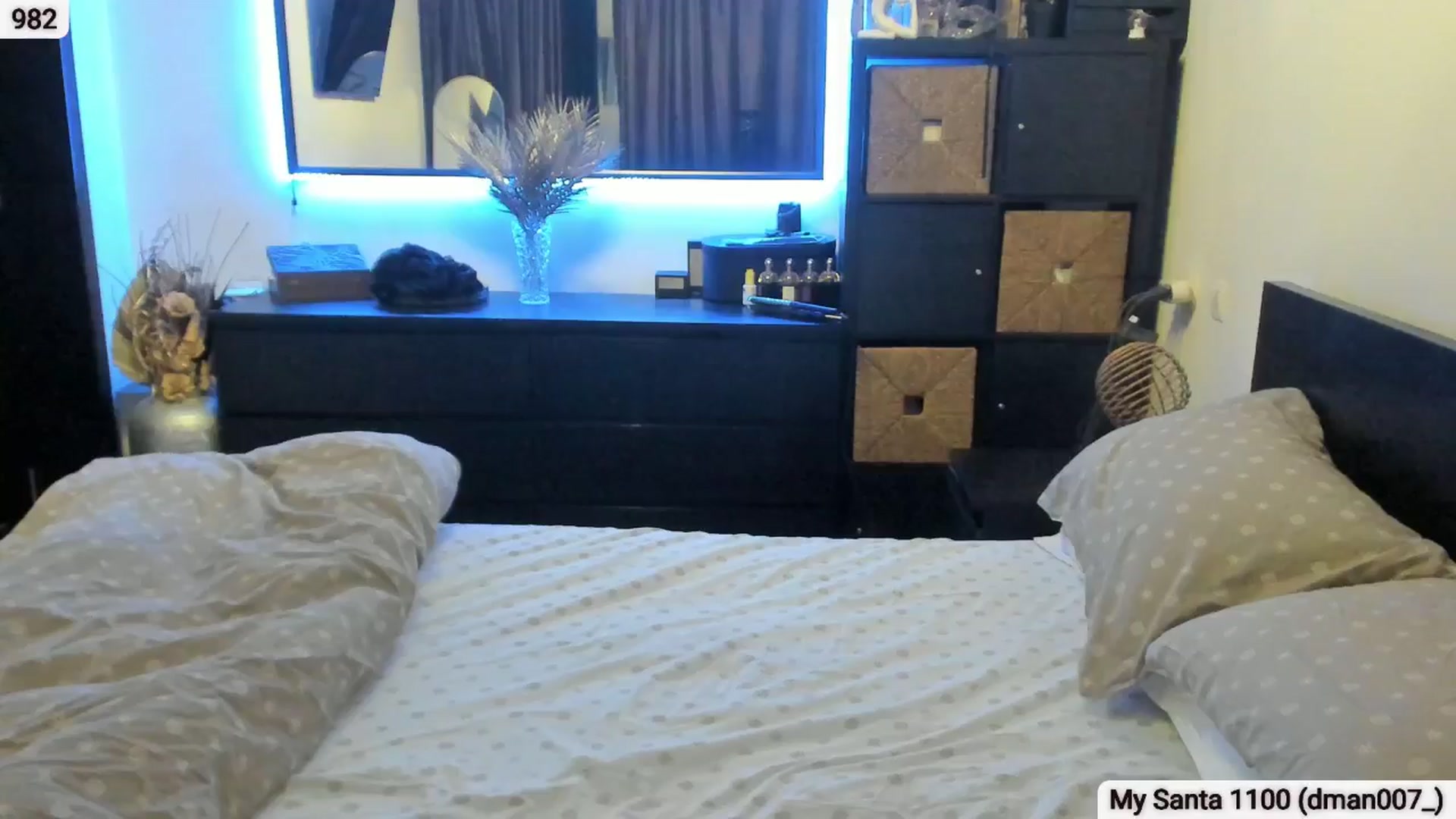 Gallery image thumbnail from EndlesssJoy's myfreecams stream on, 12/15/2025, 04:58 image 6 of 20