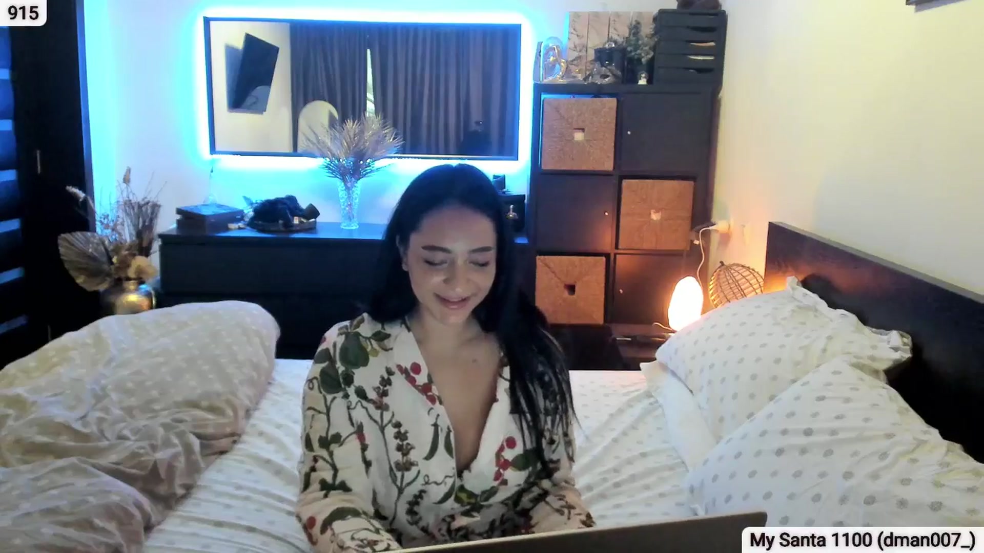 Gallery image thumbnail from EndlesssJoy's myfreecams stream on, 12/25/2025, 08:03 image 12 of 20