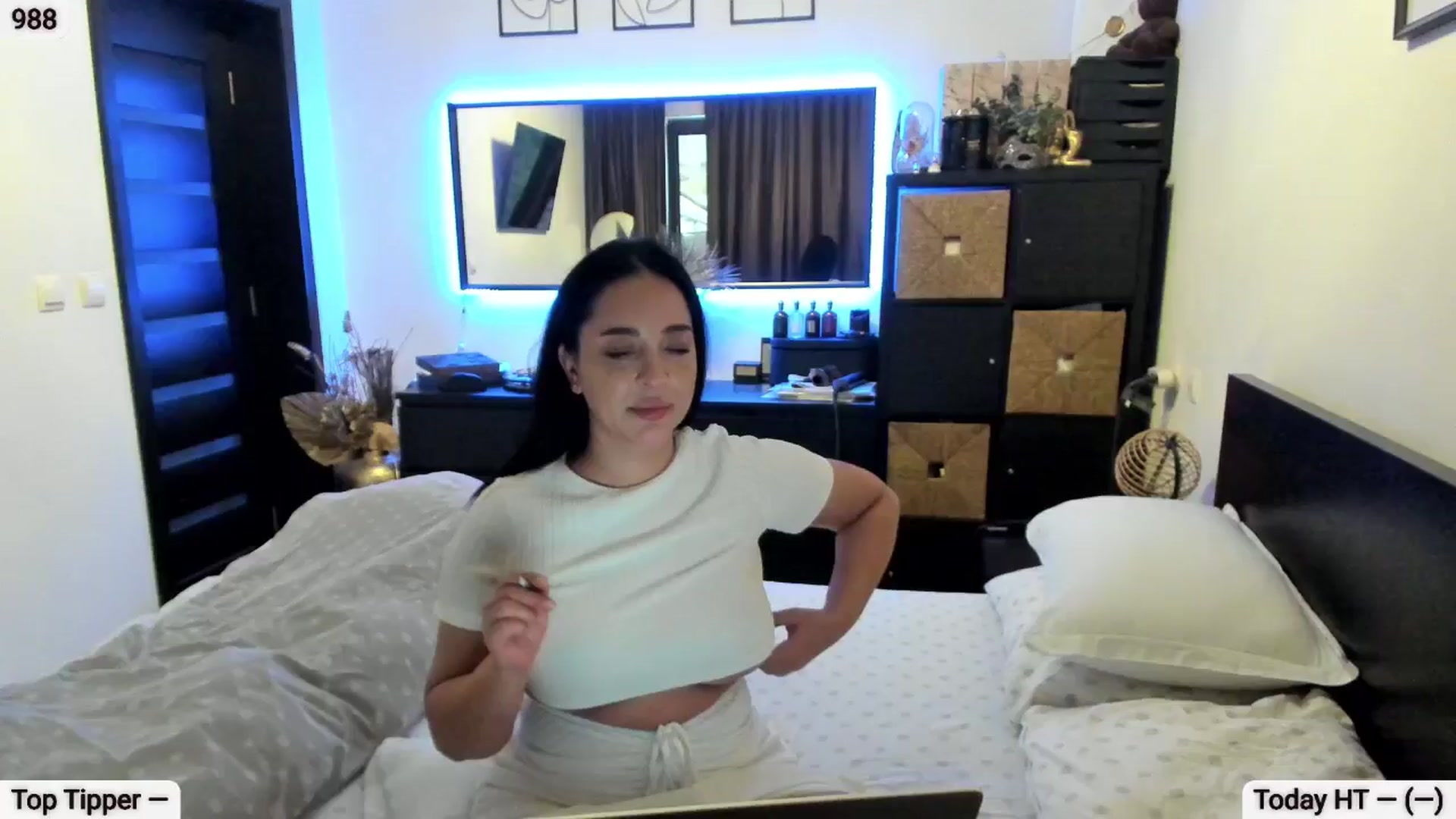Gallery image thumbnail from EndlesssJoy's myfreecams stream on, 03/19/2026, 05:01 image 17 of 20