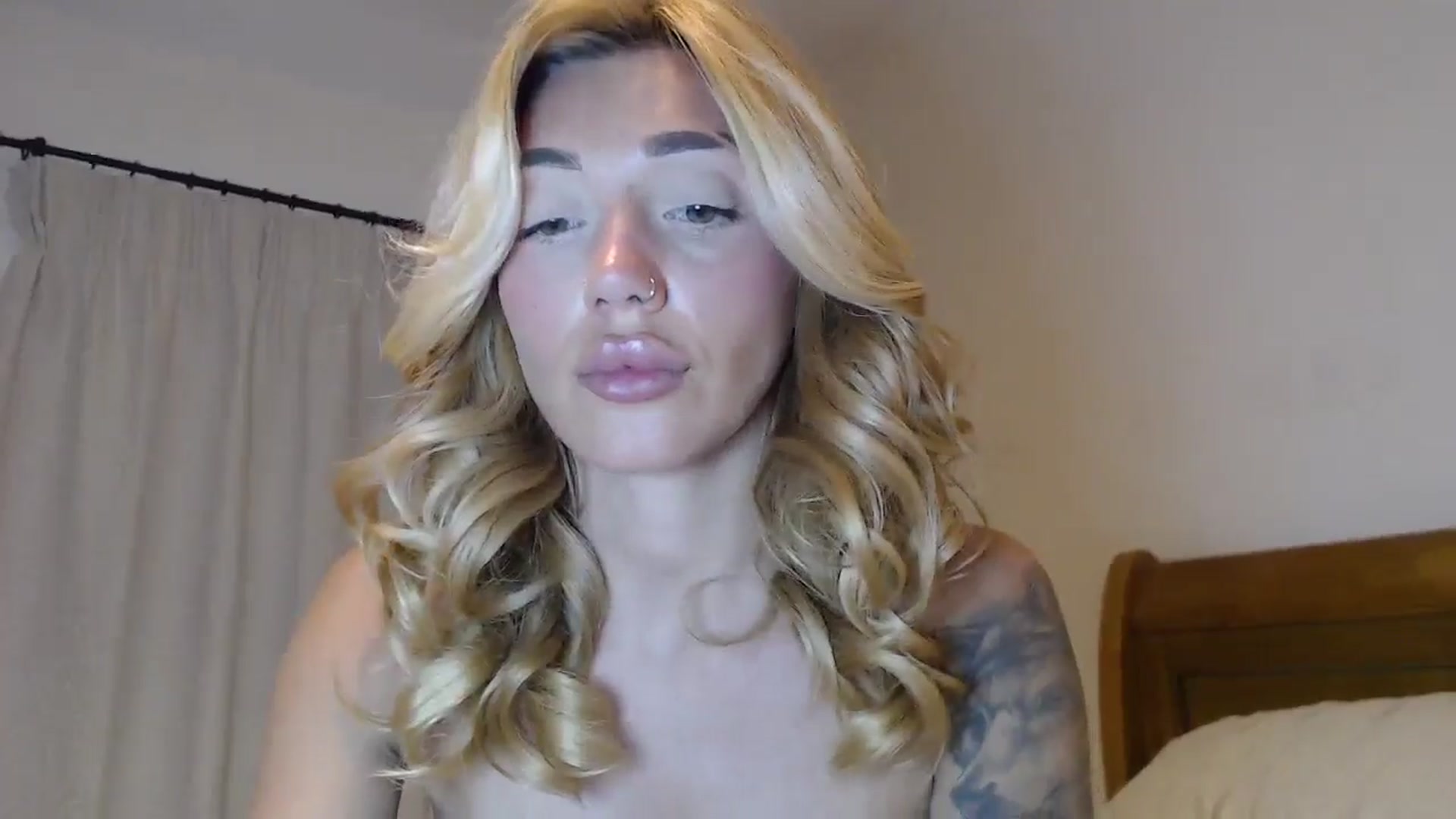 Gallery image thumbnail from EnglishRose3's myfreecams stream on, 06/28/2024, 06:36 image 13 of 20
