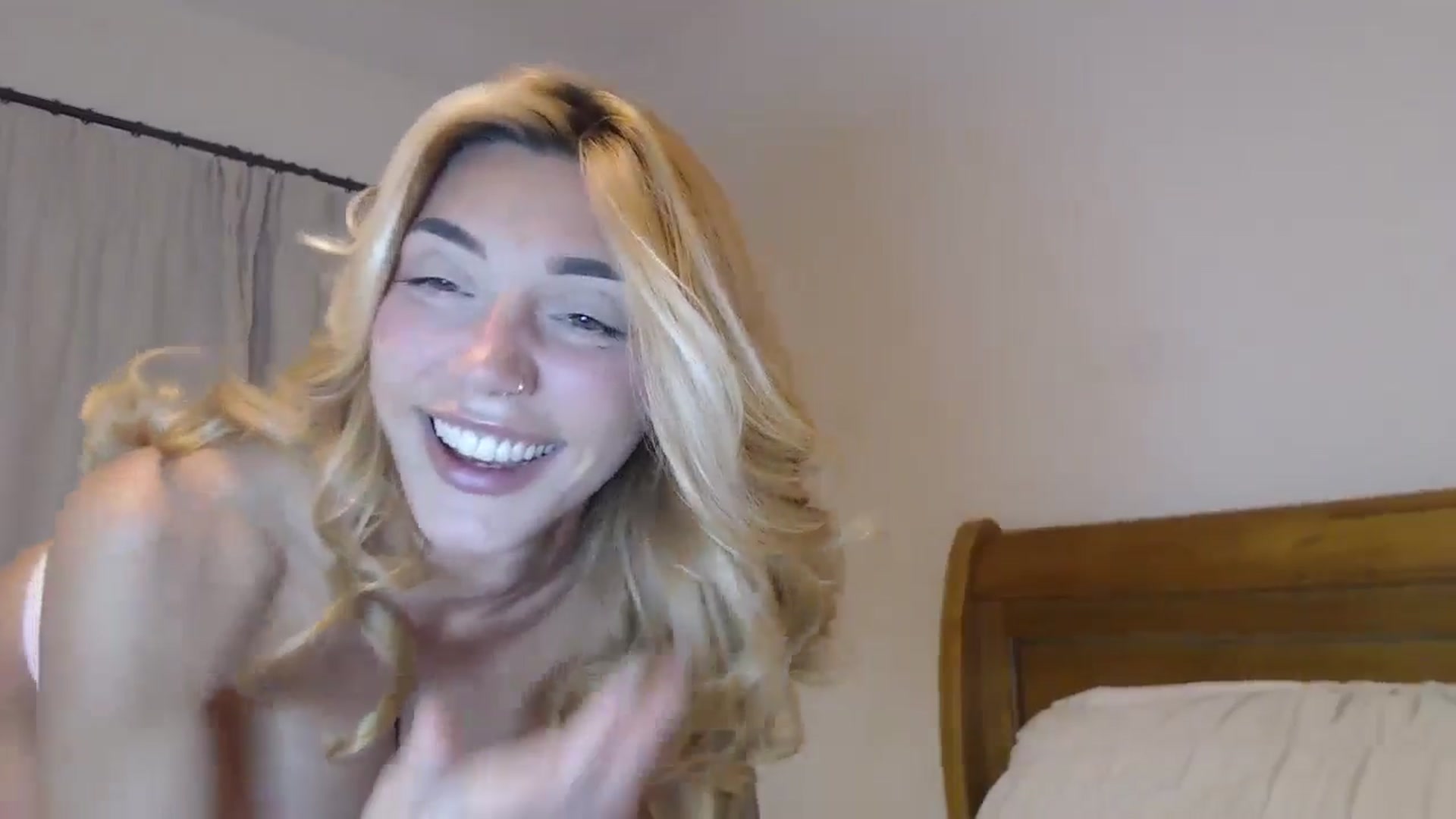 Gallery image thumbnail from EnglishRose3's myfreecams stream on, 07/11/2024, 06:31 image 20 of 20