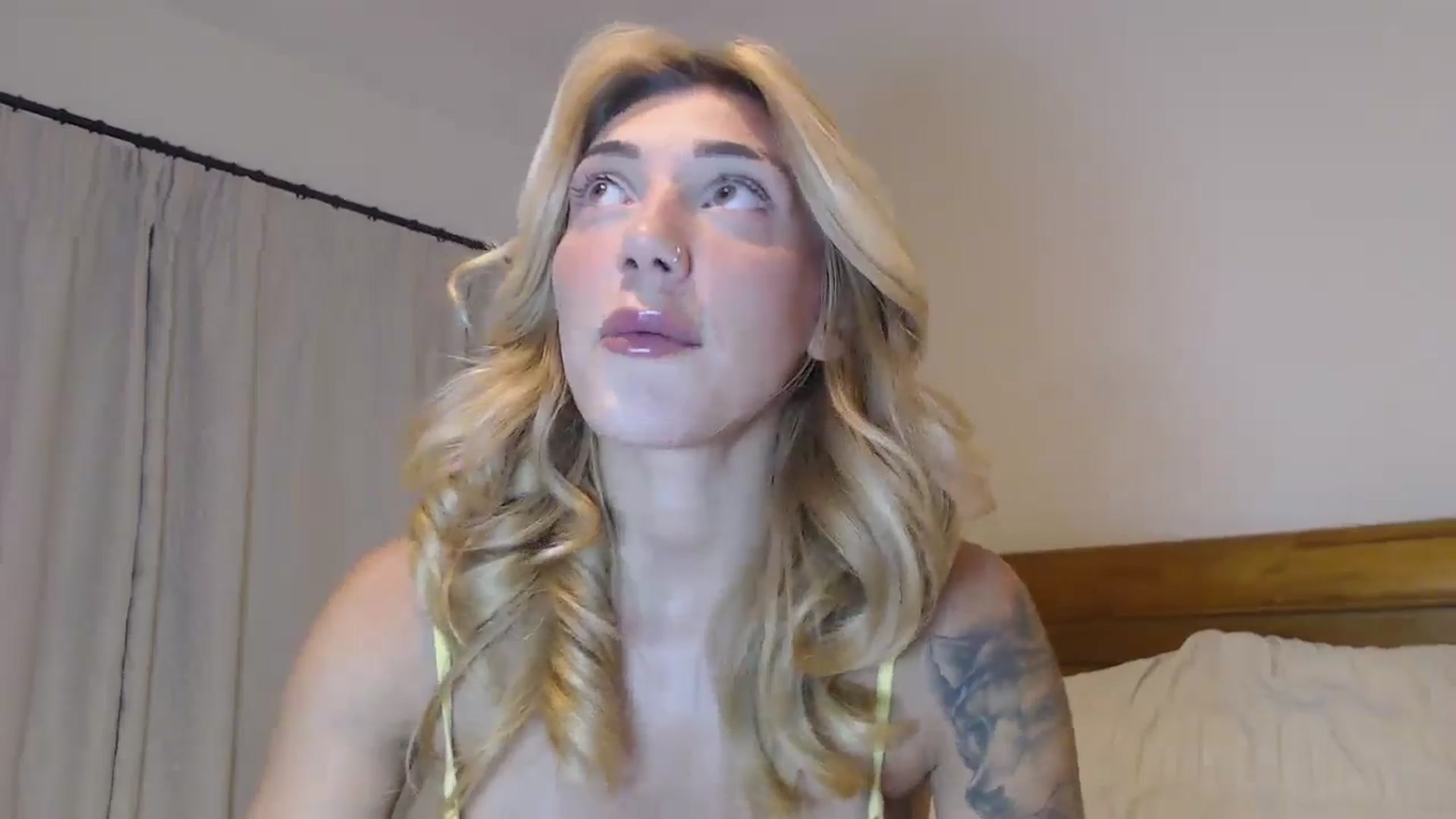 Gallery image thumbnail from EnglishRose3's myfreecams stream on, 07/13/2024, 06:37 image 2 of 20