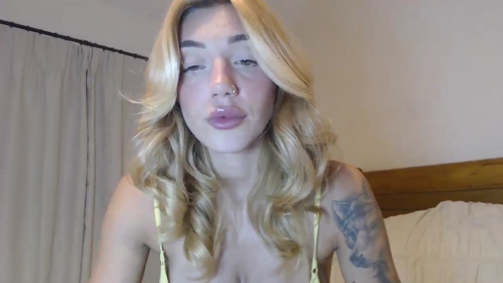 Gallery image thumbnail from EnglishRose3's myfreecams stream on, 07/13/2024, 06:37 image 9 of 20