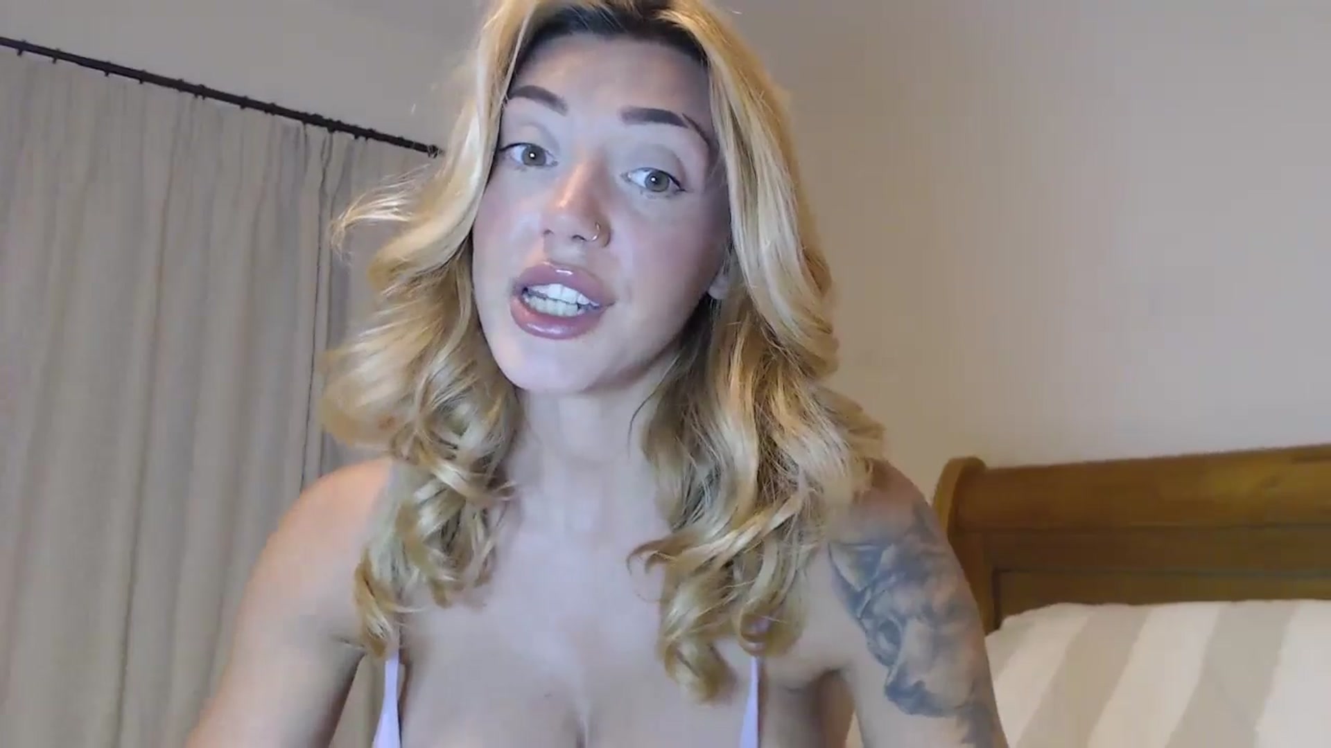 Gallery image thumbnail from EnglishRose3's myfreecams stream on, 07/18/2024, 06:37 image 14 of 20