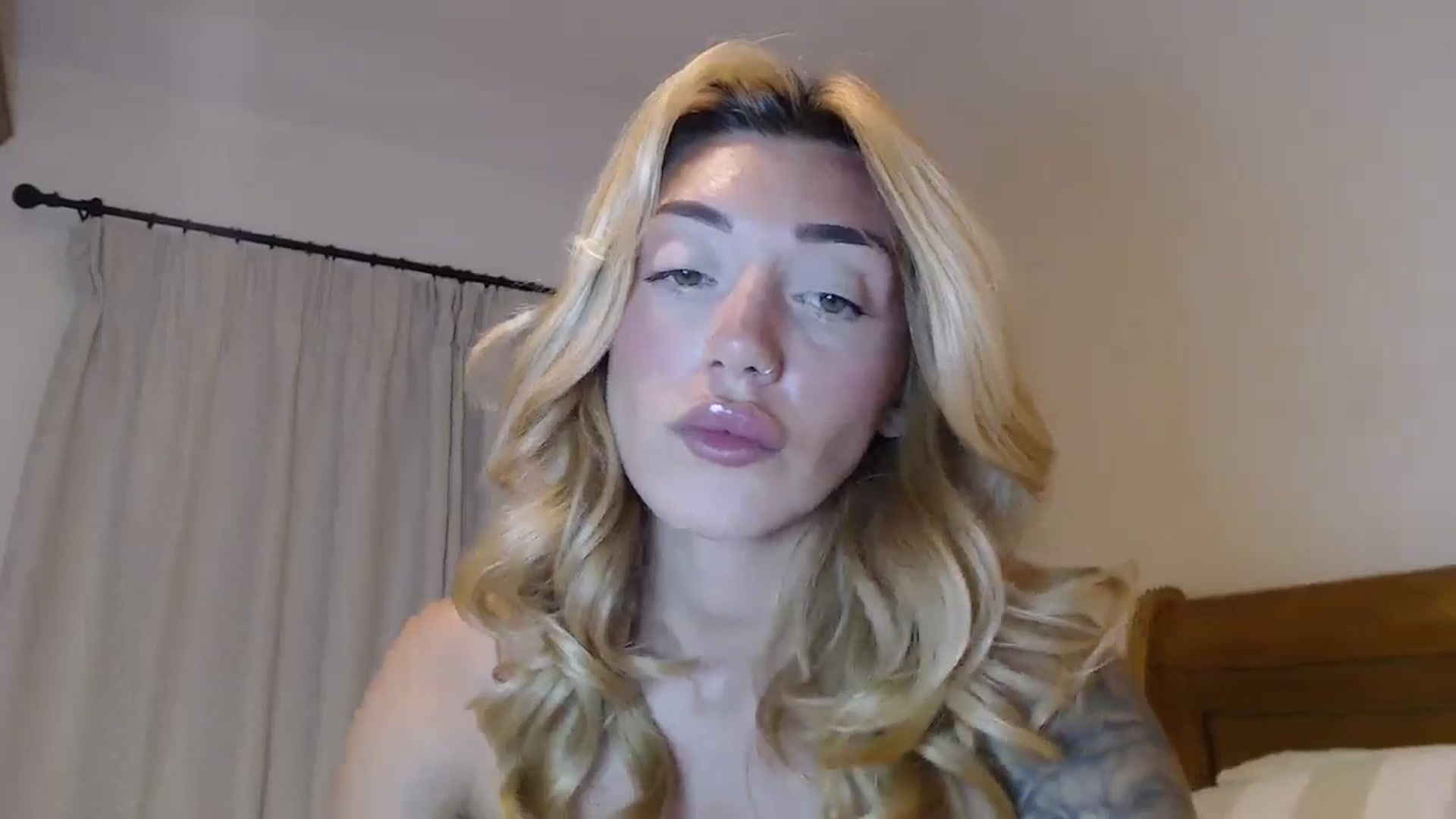 Gallery image thumbnail from EnglishRose3's myfreecams stream on, 07/18/2024, 06:56 image 4 of 20