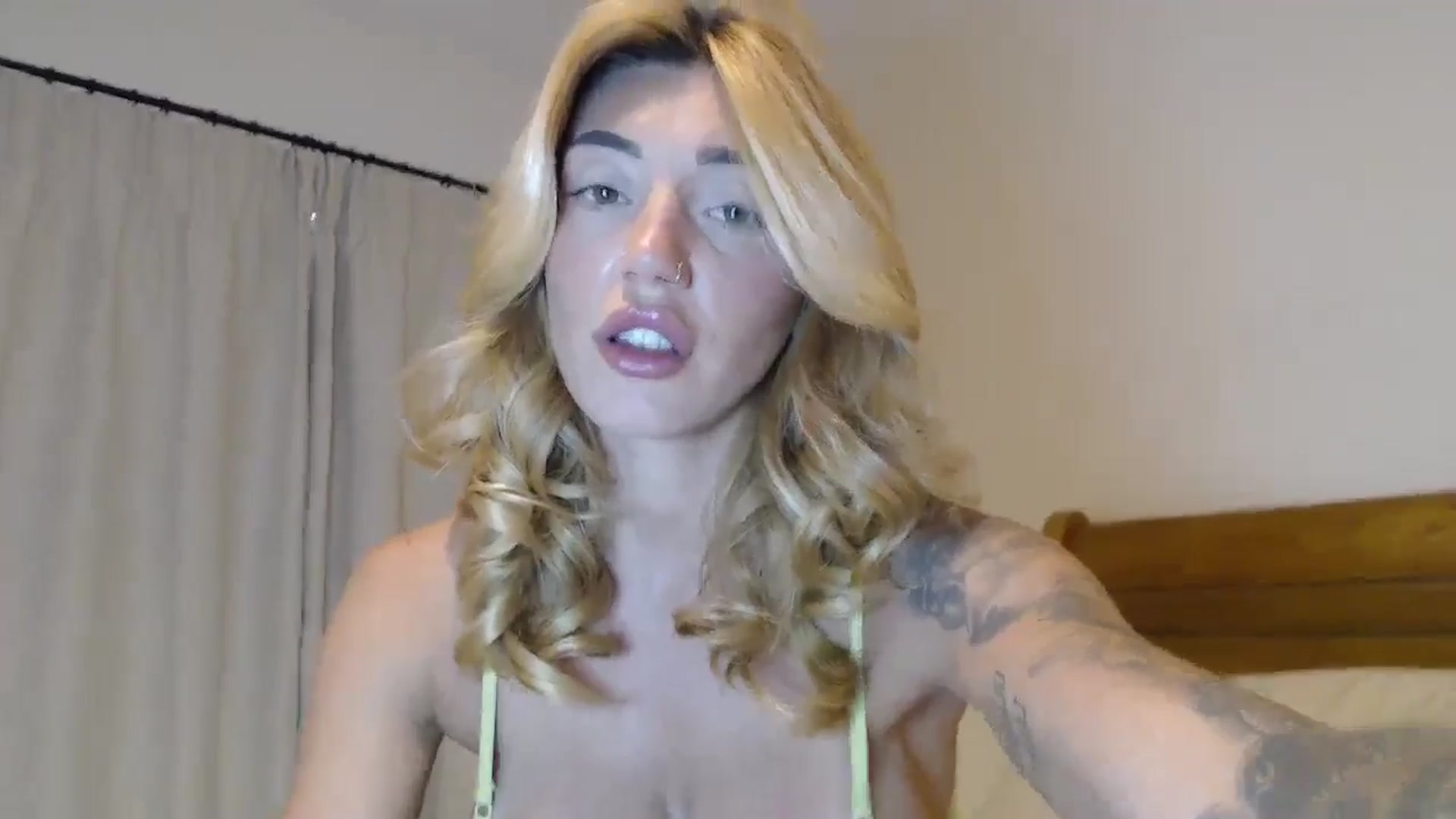 Gallery image thumbnail from EnglishRose3's myfreecams stream on, 07/19/2024, 06:37 image 11 of 20