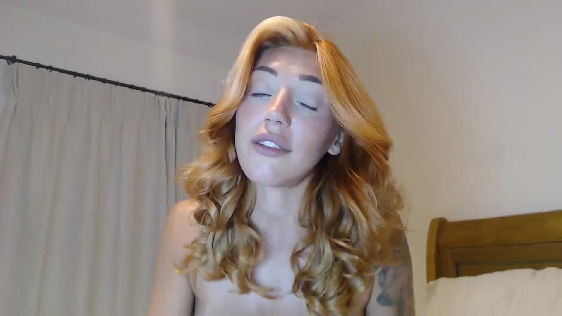 Gallery image thumbnail from EnglishRose3's myfreecams stream on, 07/25/2024, 06:39 image 17 of 20