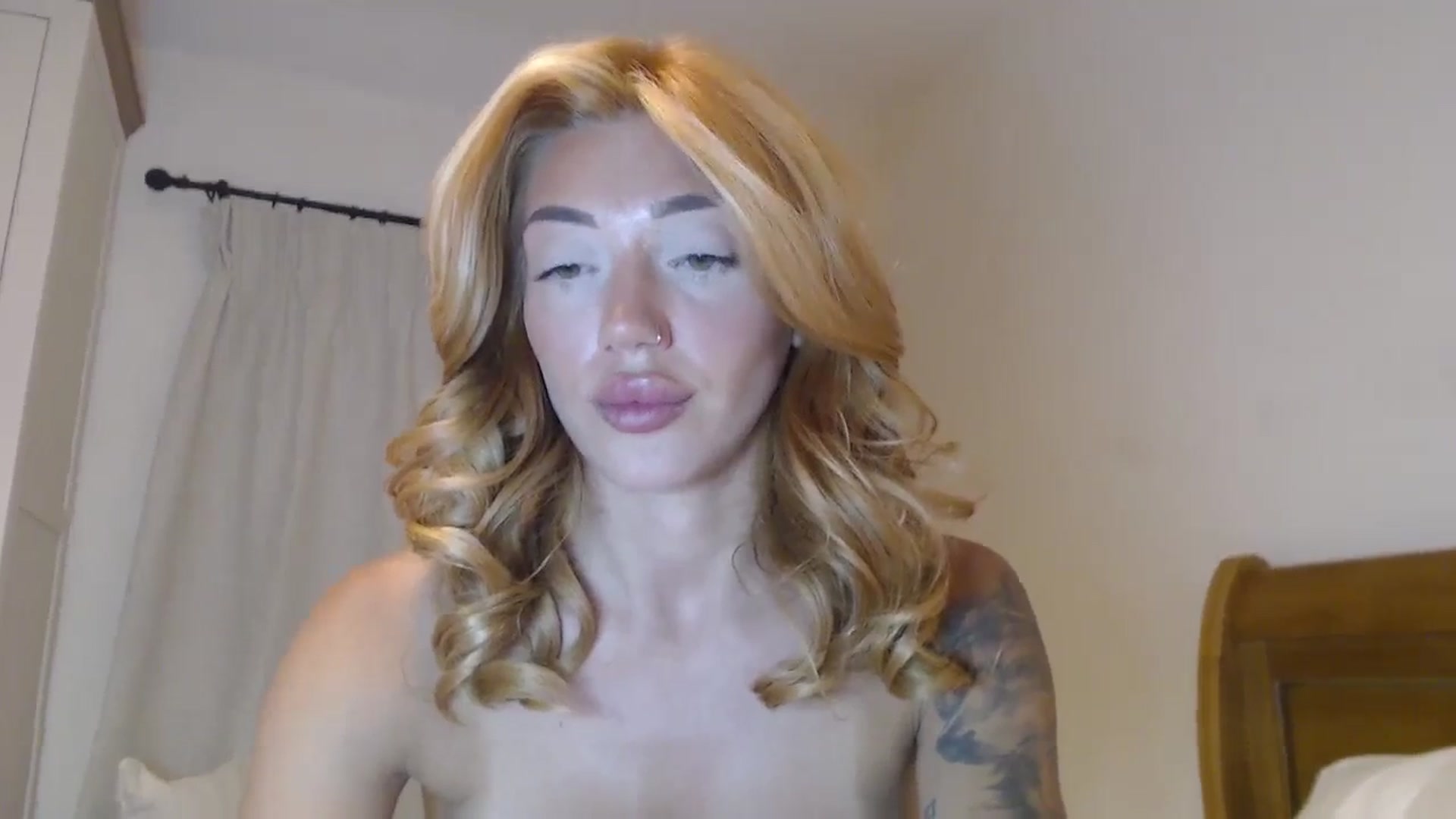 Gallery image thumbnail from EnglishRose3's myfreecams stream on, 08/01/2024, 07:08 image 19 of 20