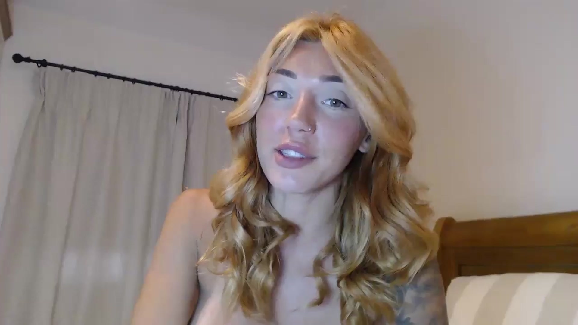 Gallery image thumbnail from EnglishRose3's myfreecams stream on, 08/02/2024, 07:05 image 17 of 20
