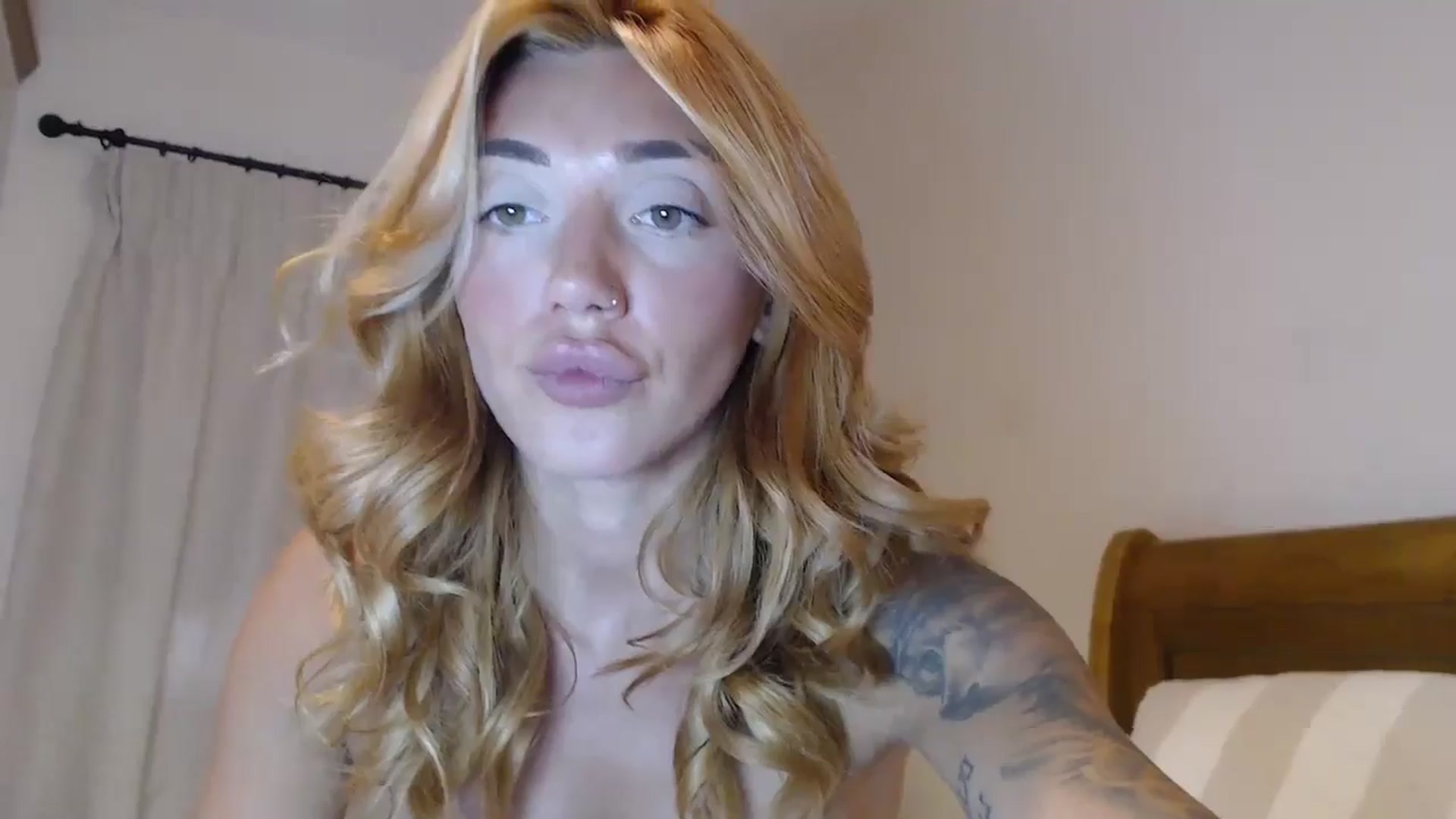 Gallery image thumbnail from EnglishRose3's myfreecams stream on, 08/02/2024, 07:05 image 16 of 20