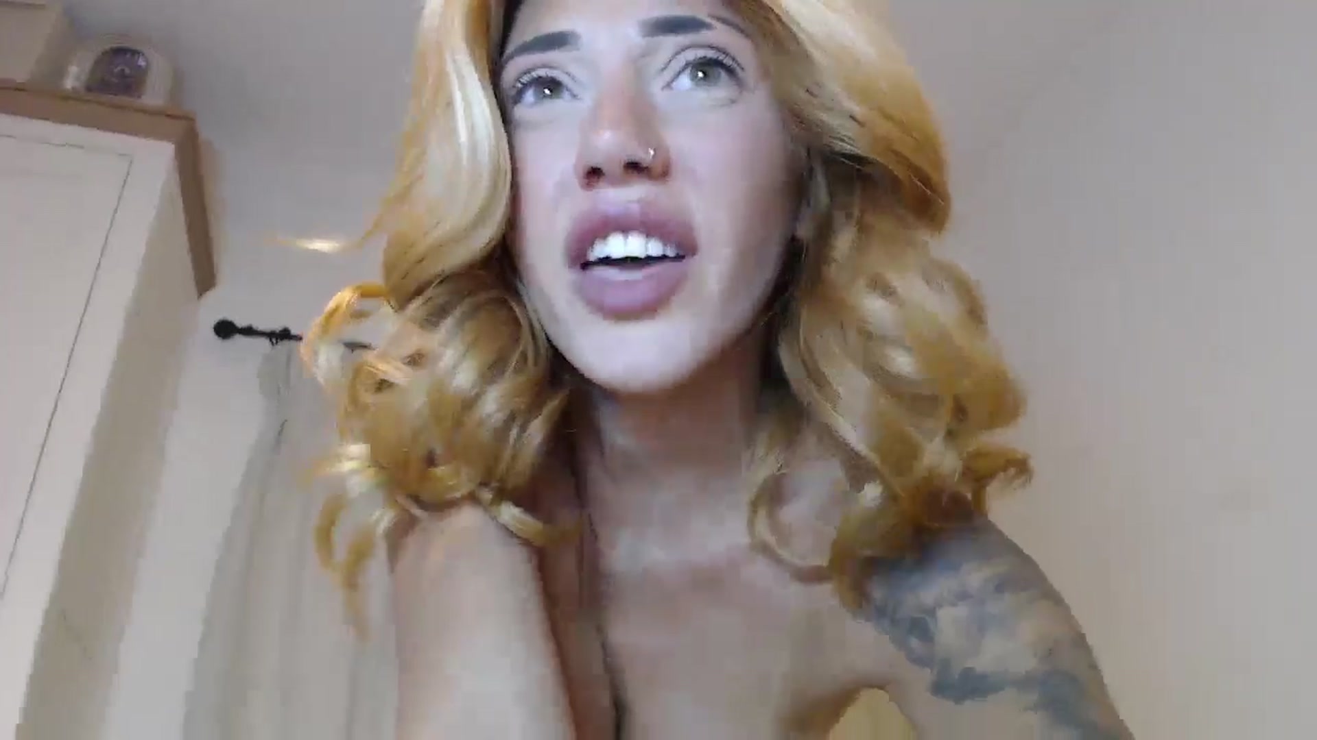 Gallery image thumbnail from EnglishRose3's myfreecams stream on, 08/13/2024, 07:00 image 11 of 20