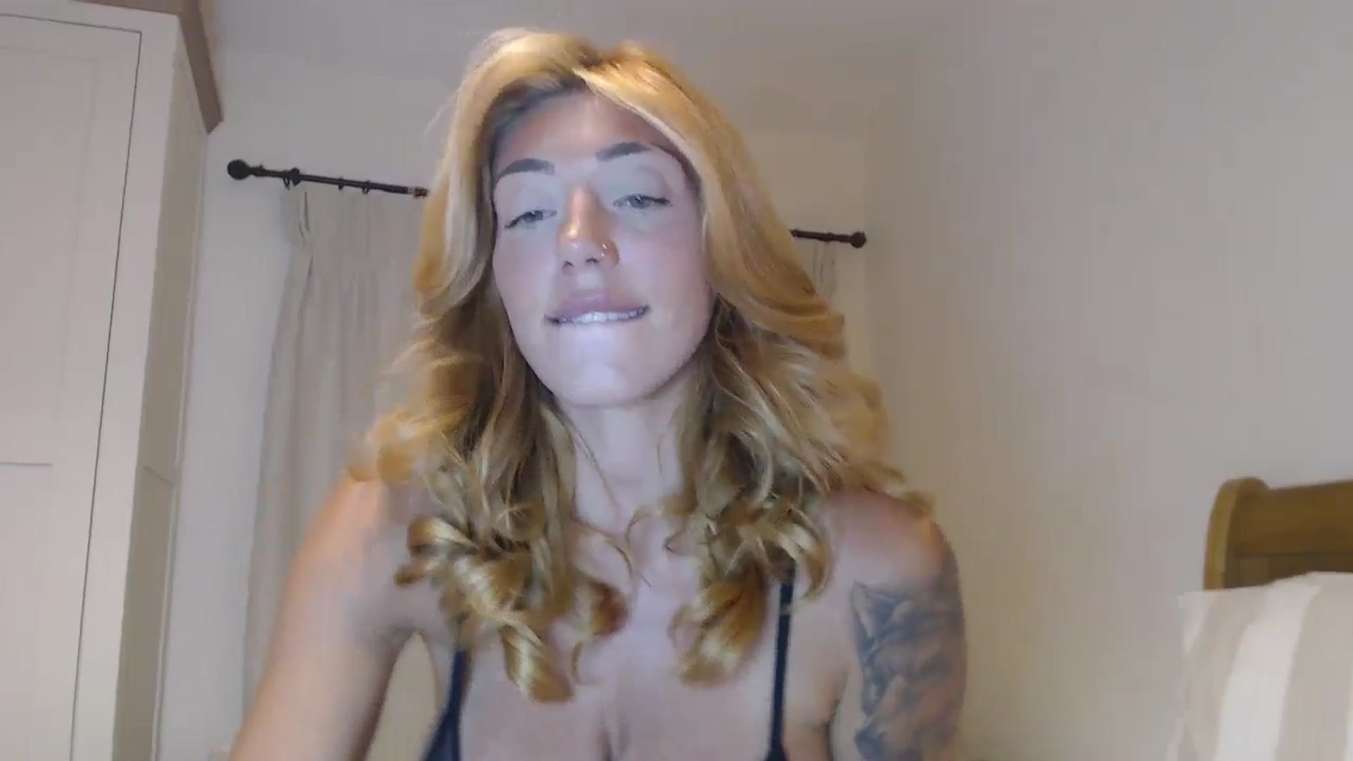 Gallery image thumbnail from EnglishRose3's myfreecams stream on, 08/14/2024, 07:18 image 18 of 20