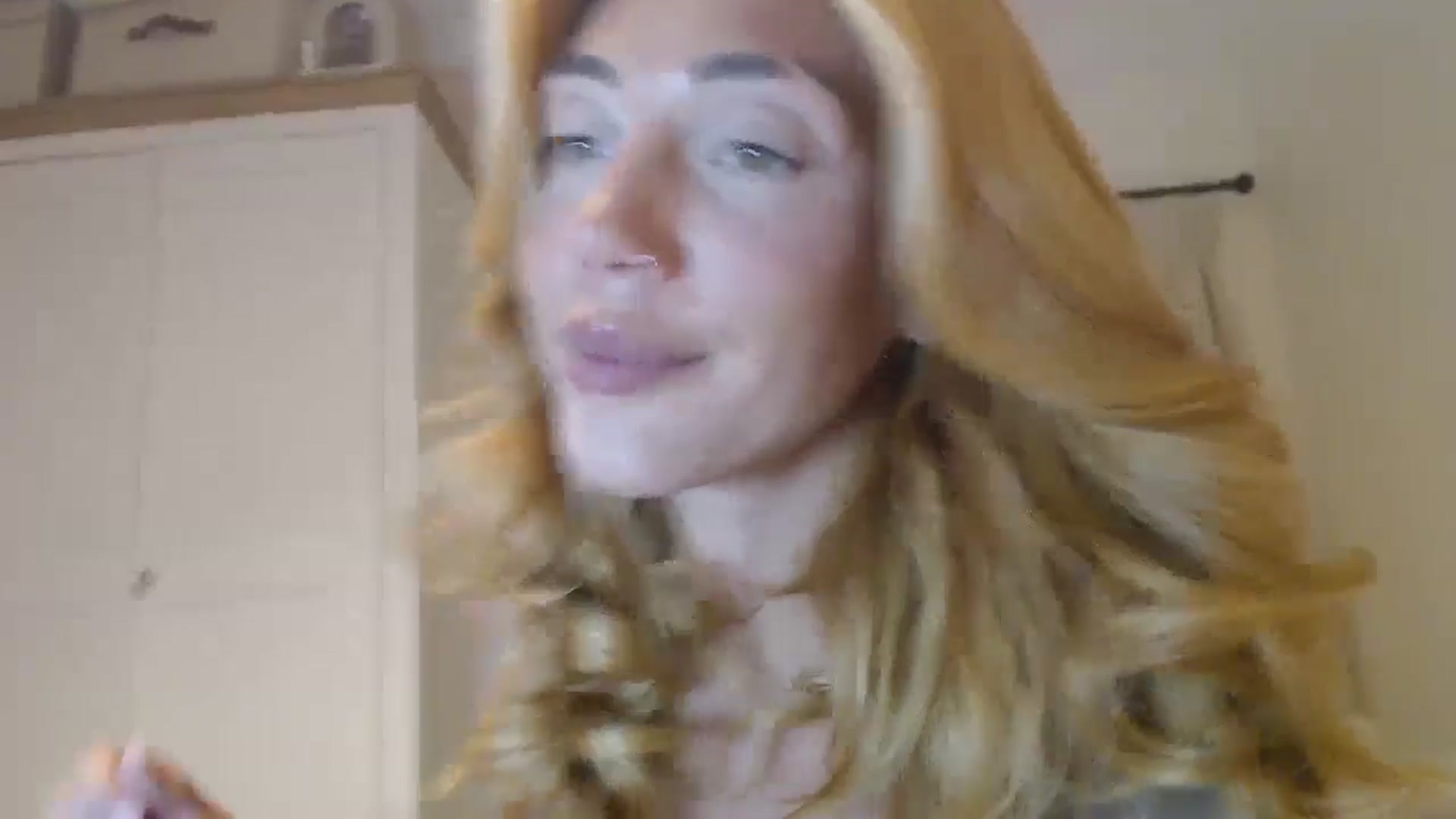 Gallery image thumbnail from EnglishRose3's myfreecams stream on, 08/14/2024, 07:18 image 17 of 20