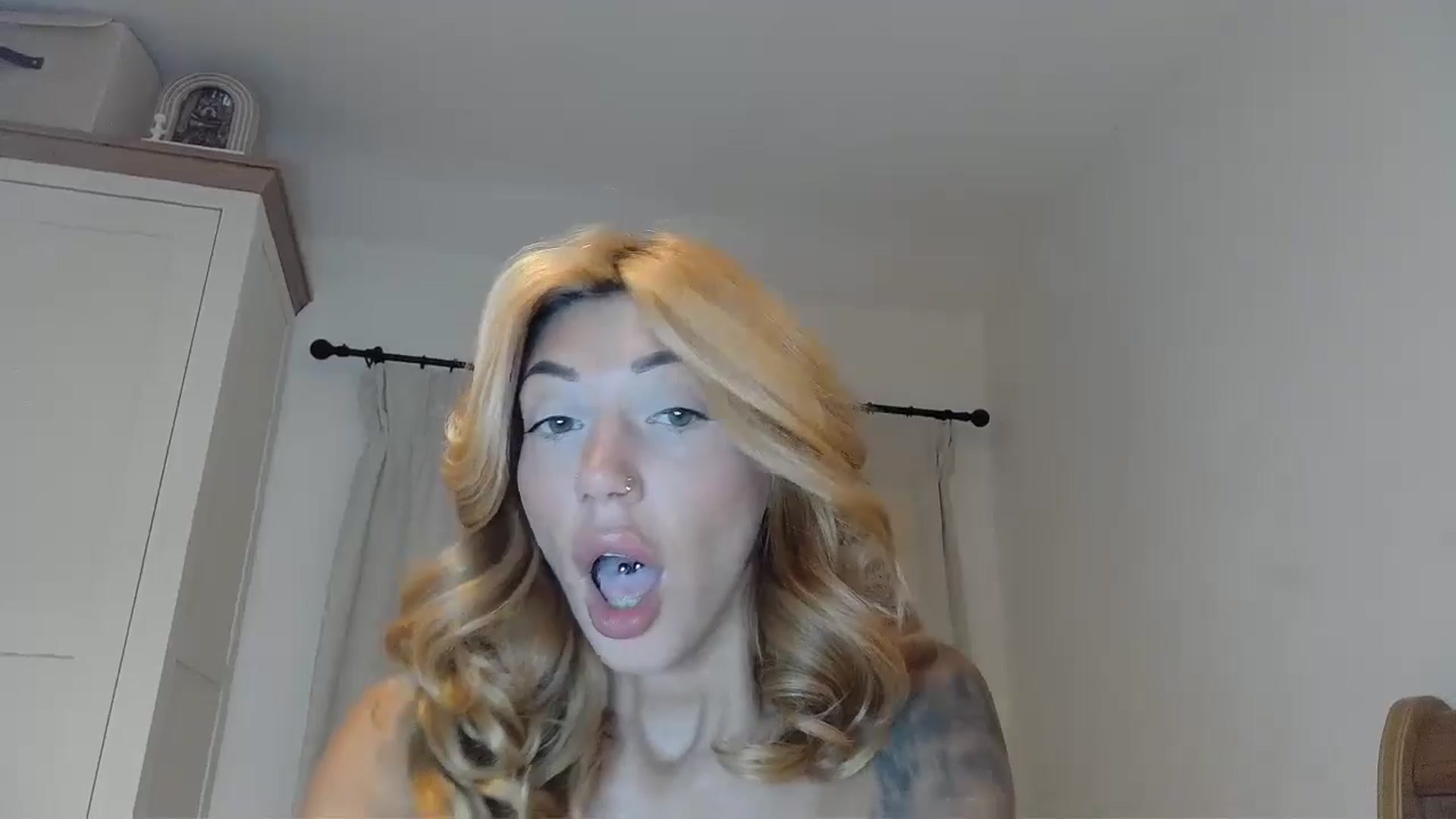 Gallery image thumbnail from EnglishRose3's myfreecams stream on, 08/17/2024, 06:20 image 19 of 20