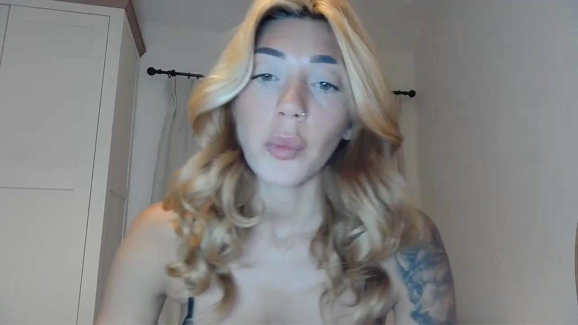 Gallery image thumbnail from EnglishRose3's myfreecams stream on, 08/20/2024, 06:45 image 8 of 20