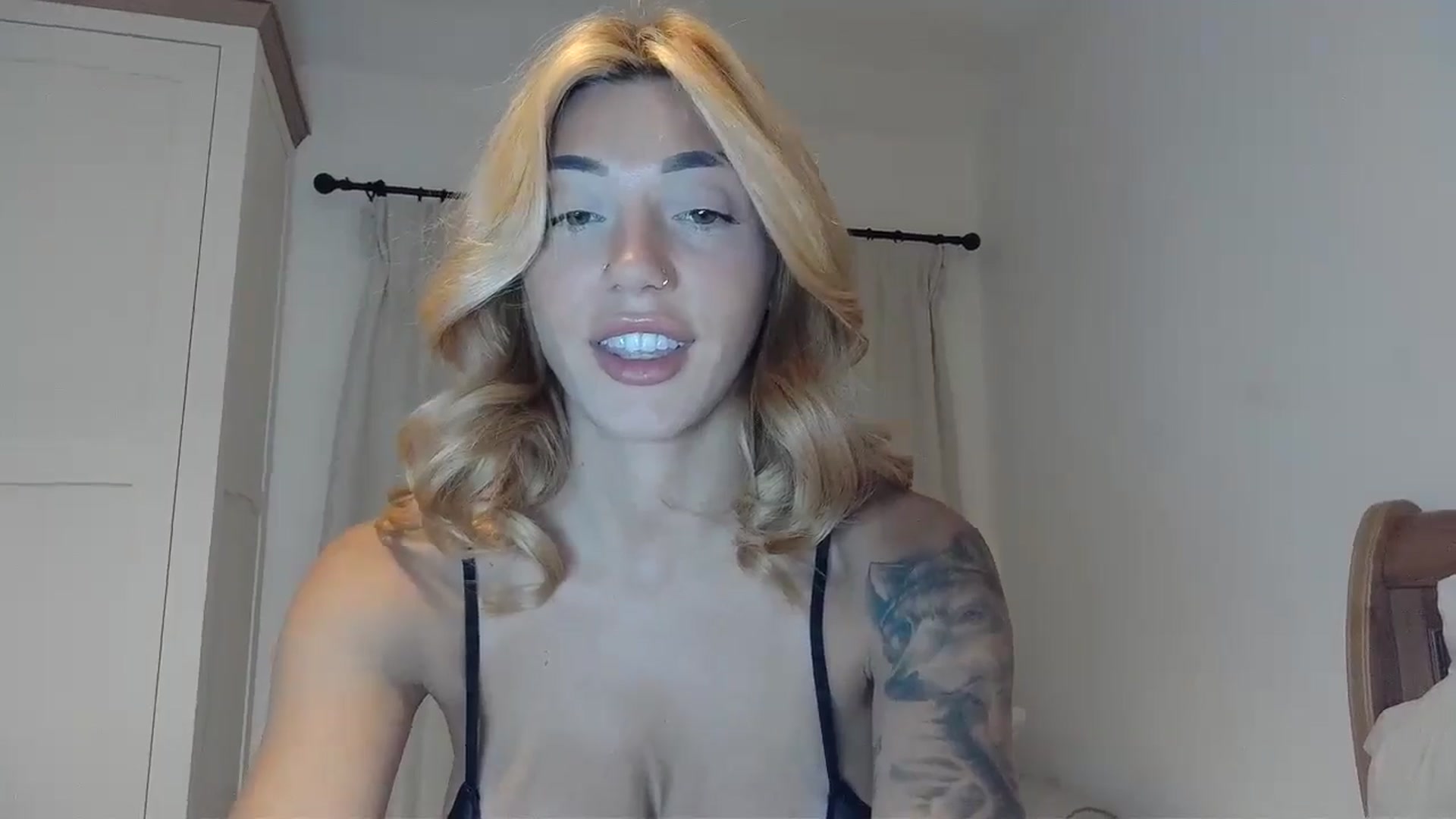 Gallery image thumbnail from EnglishRose3's myfreecams stream on, 08/20/2024, 06:45 image 15 of 20