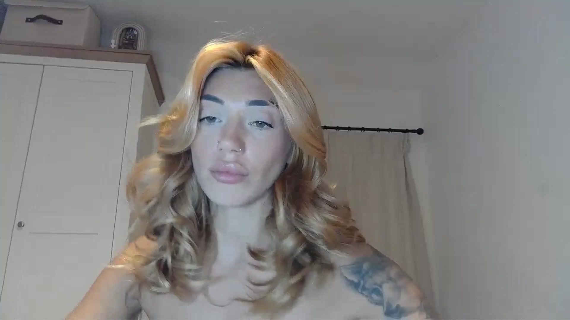 Gallery image thumbnail from EnglishRose3's myfreecams stream on, 08/21/2024, 07:21 image 8 of 20