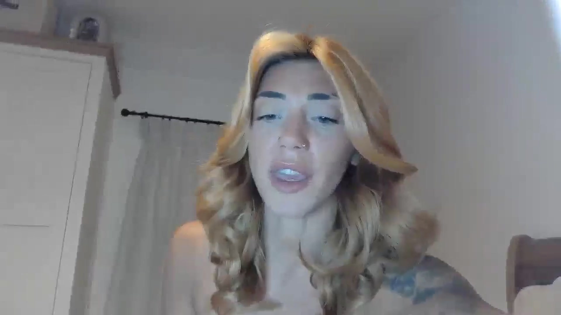 Gallery image thumbnail from EnglishRose3's myfreecams stream on, 08/21/2024, 07:21 image 14 of 20