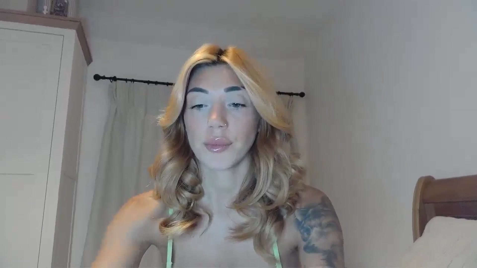 Gallery image thumbnail from EnglishRose3's myfreecams stream on, 08/23/2024, 06:18 image 2 of 20